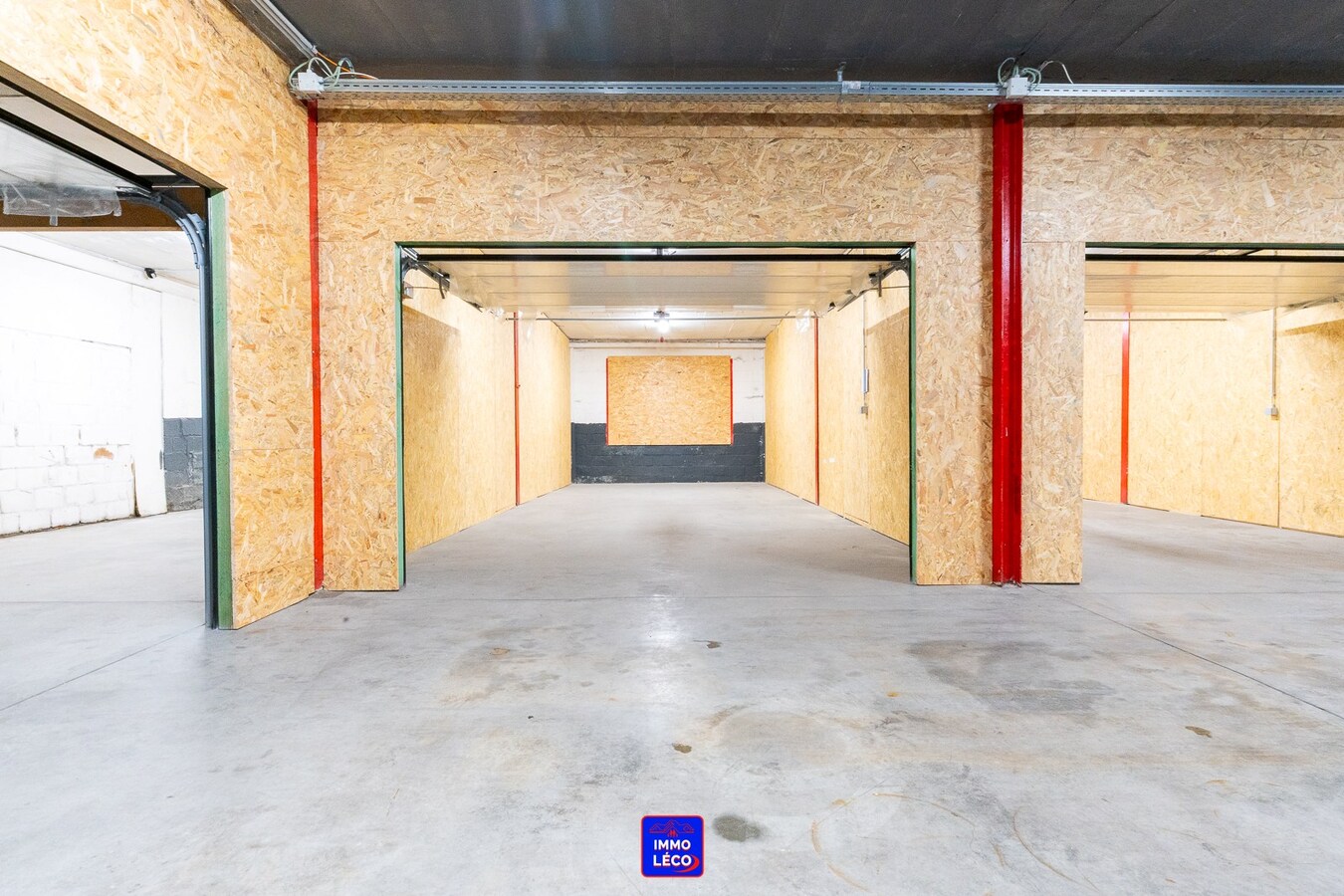 Espace de stockage/Garage/Box de +/- 36m² 