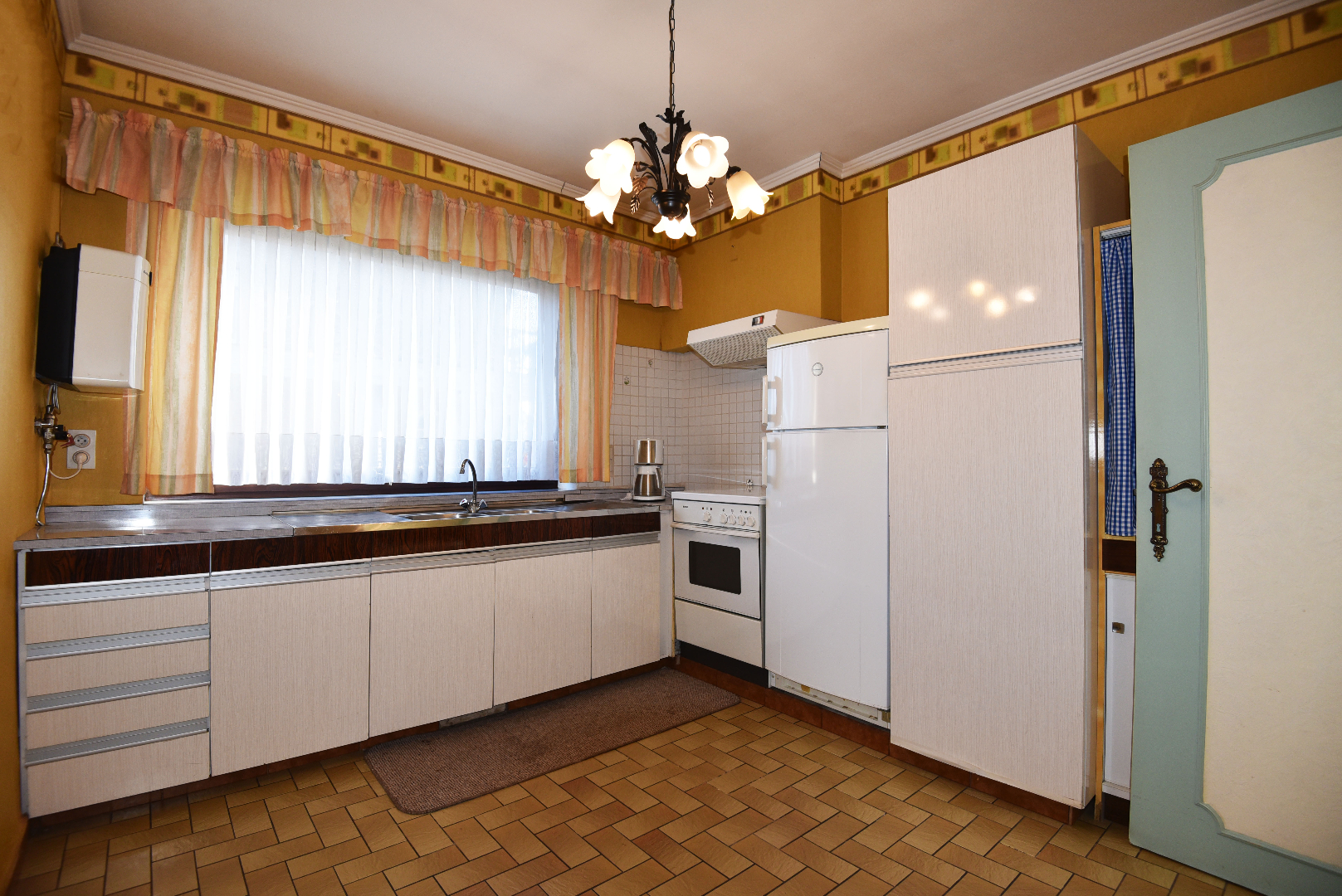 Te renoveren HoB met 3 slpks, tuin met zicht op weilanden te Adegem 