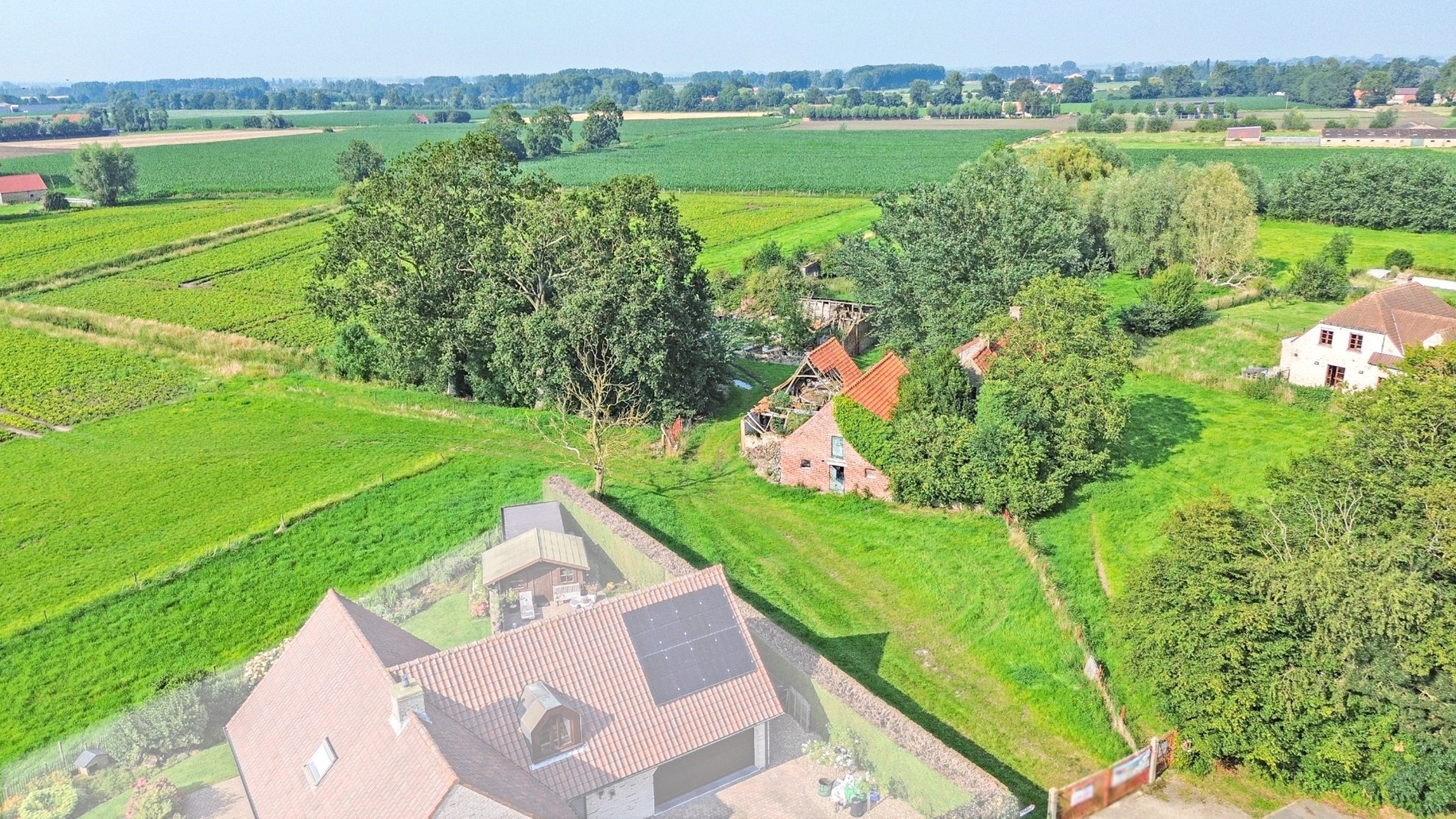 Te renoveren hoeve met veel potentieel in Alveringem. 