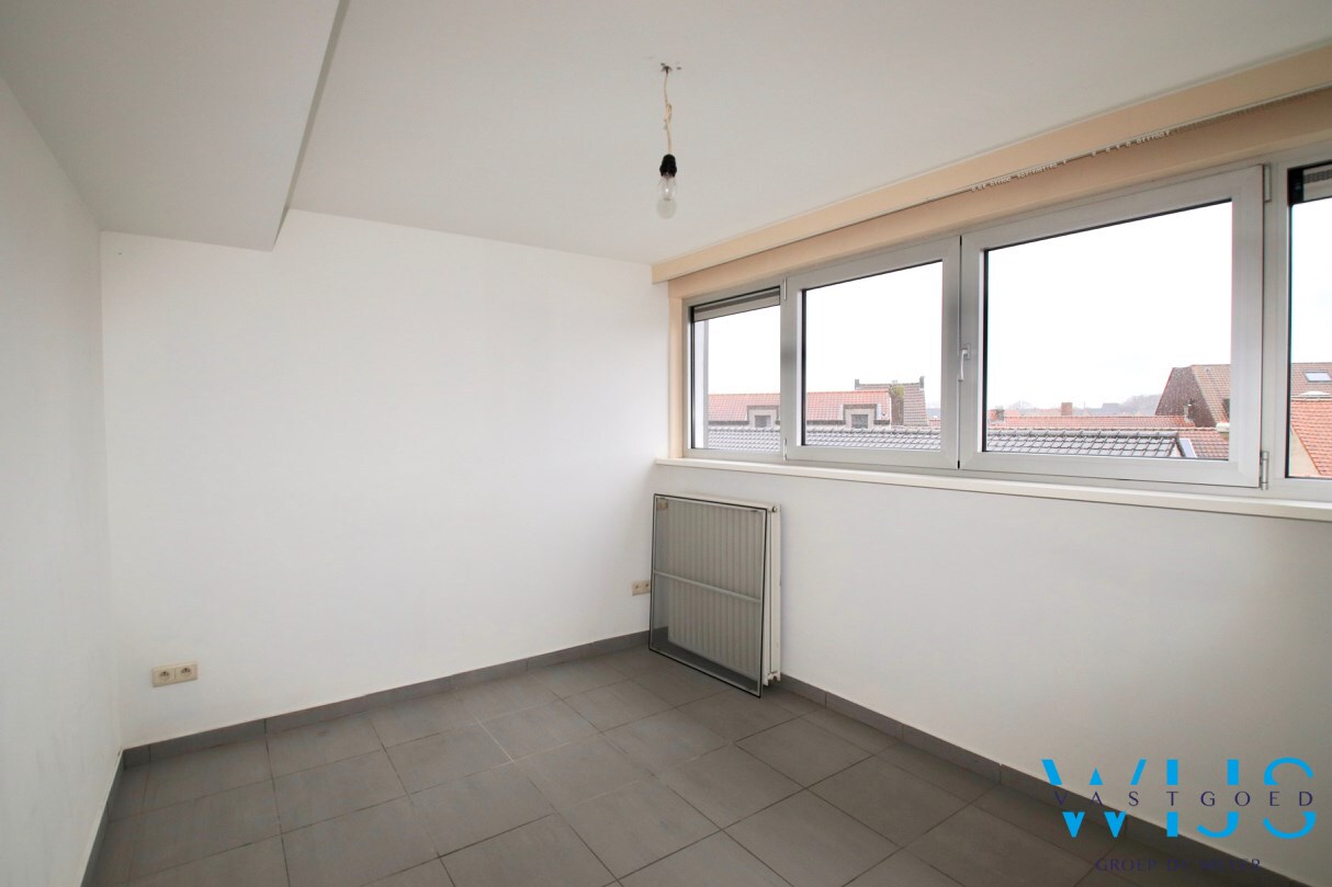 Ruim lichtrijk appartement met 4 slaapkamers te Eeklo ! 