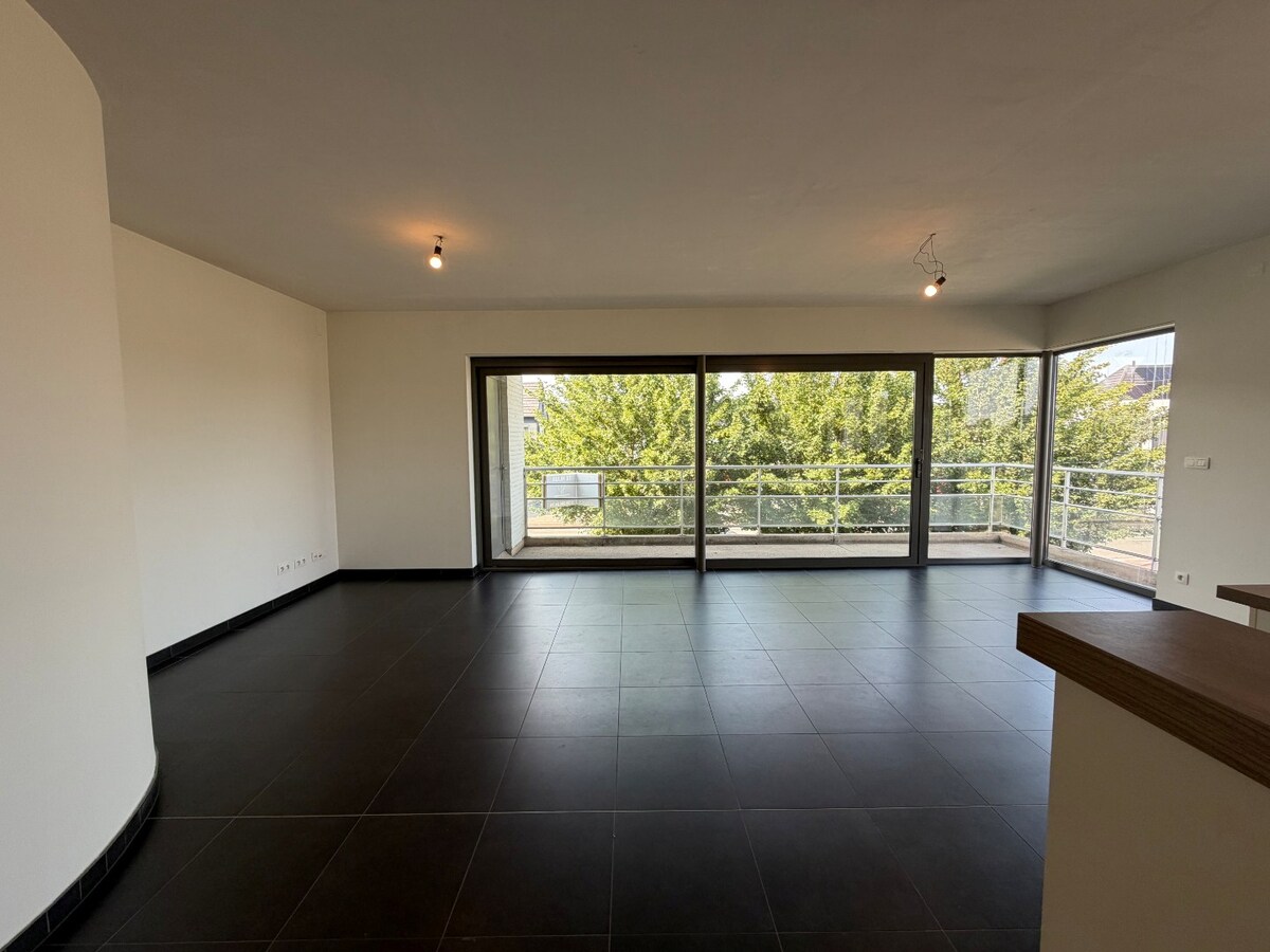2 slpk-appartement nabij allerhande voorzieningen. 
