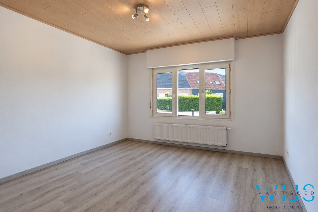 Gerenoveerde woning met diepe tuin en garage in Zelzate 