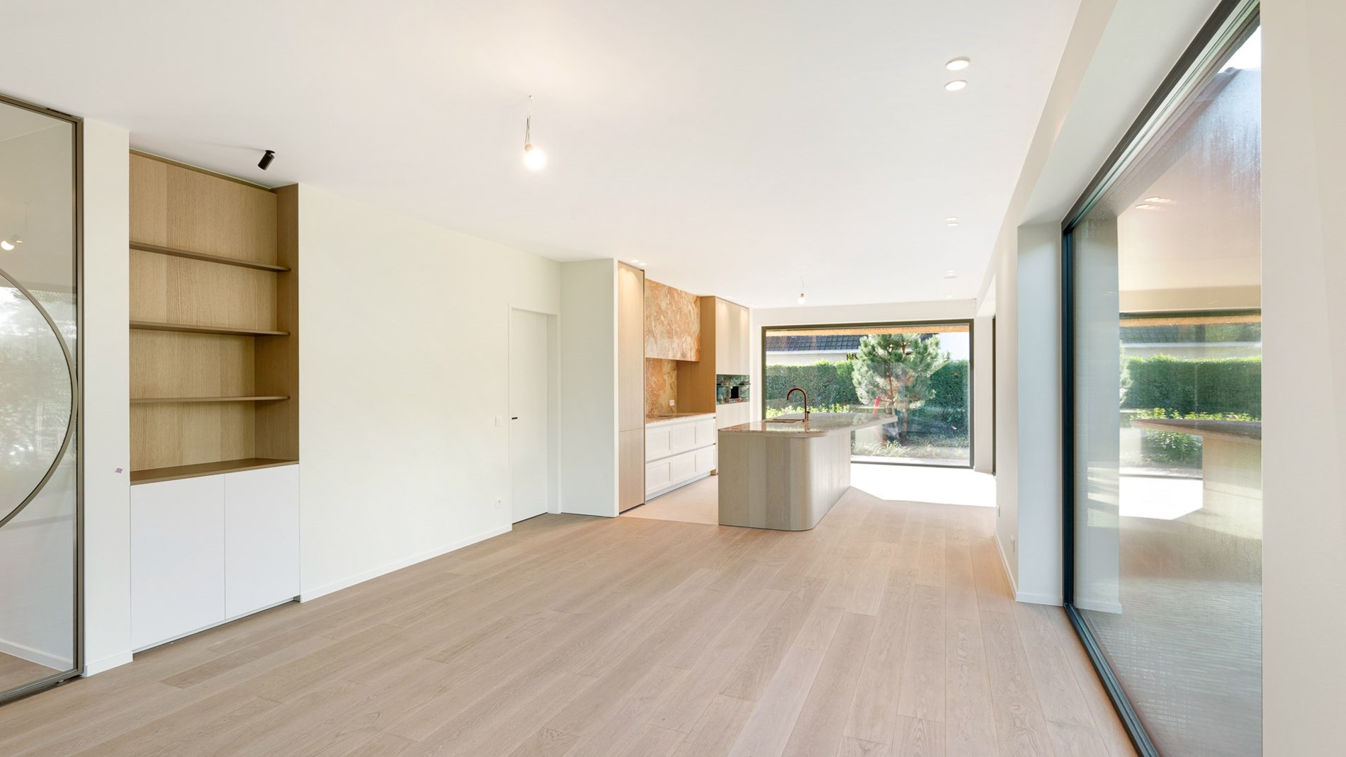 Impressionnante villa neuve au cœur du Zoute, à quelques pas du golf de Knokke. 