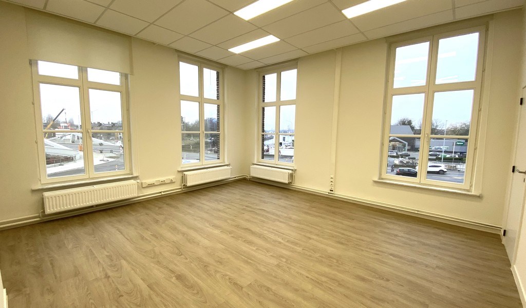 Kantoren met zicht op water in gerenoveerde kantoorvilla te huur in Gent