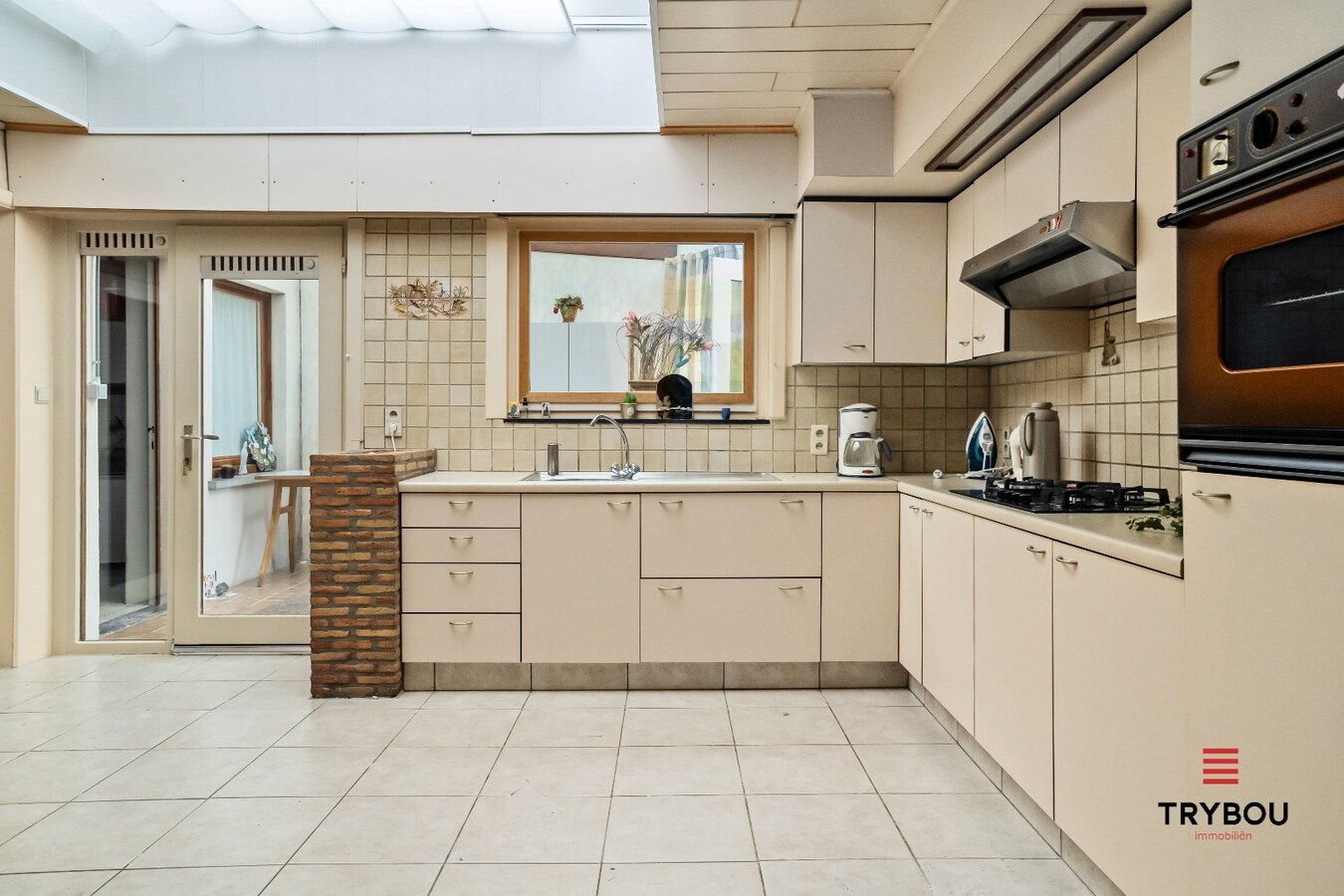 Ruime halfopen woning met 4 slaapkamers en garage 