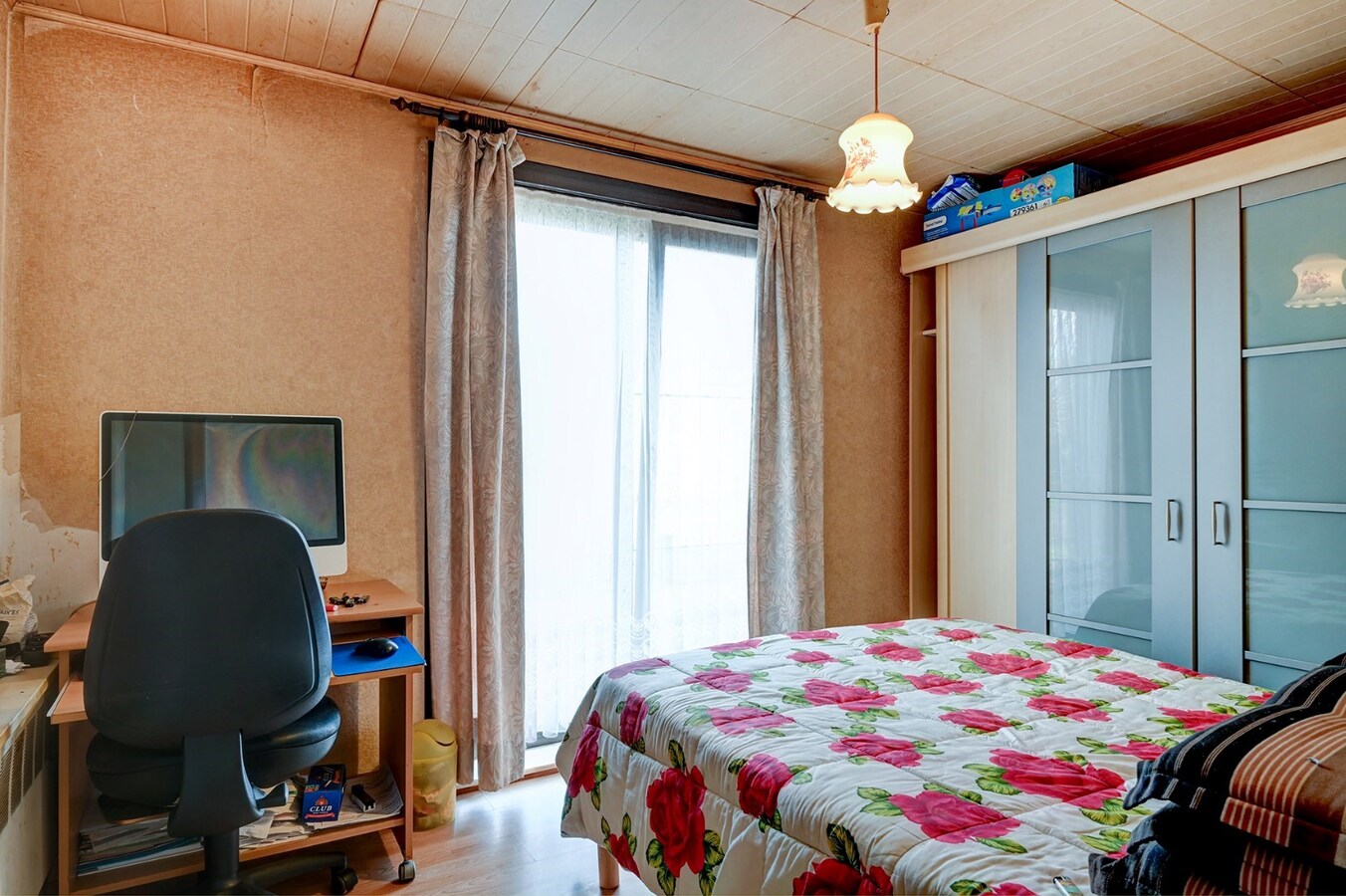 Ruime gelijkvloerse woning met dubbele garage 