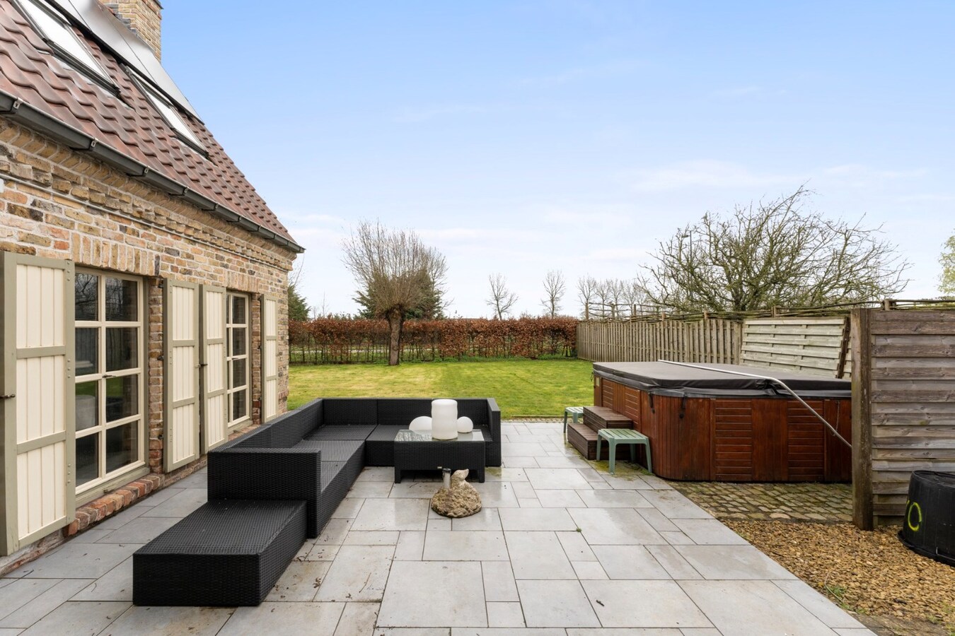 Woning met 4 slaapkamers en grote tuin te Koekelare 