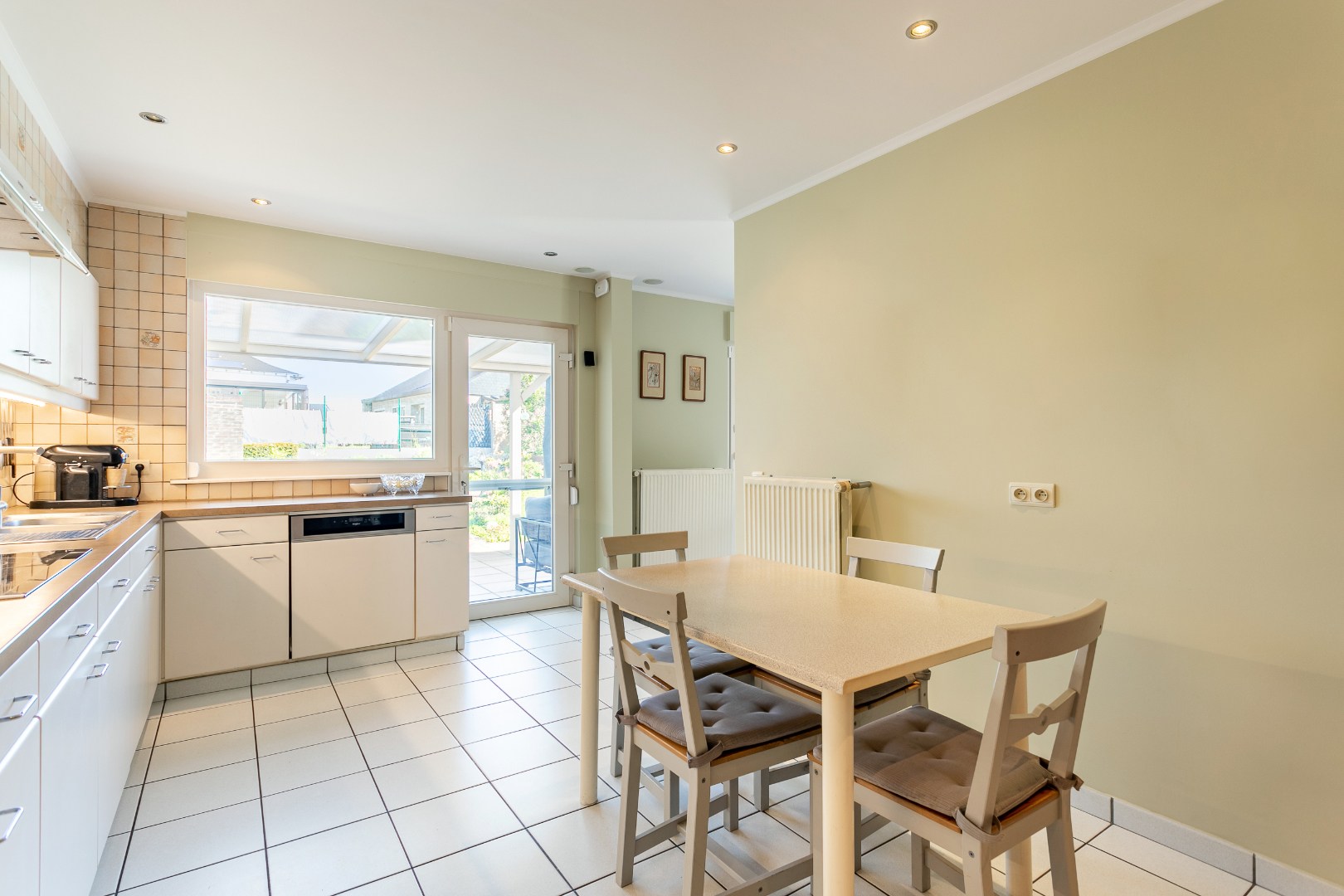 Instapklare gezinswoning met 3 slpk. en ruime tuin 