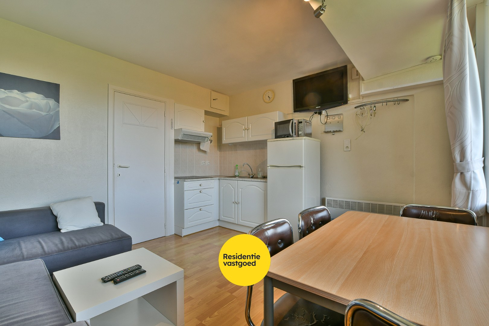 Eénslaapkamerappartement met terras, vlakbij strand en zee! 