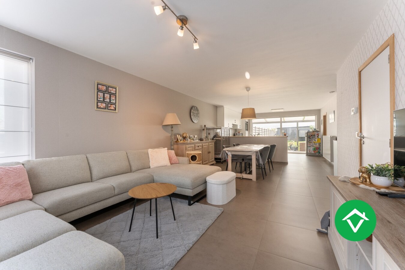 Instapklare, recente woning (2018) met 4 slaapkamers en garage in hartje Koekelare. 