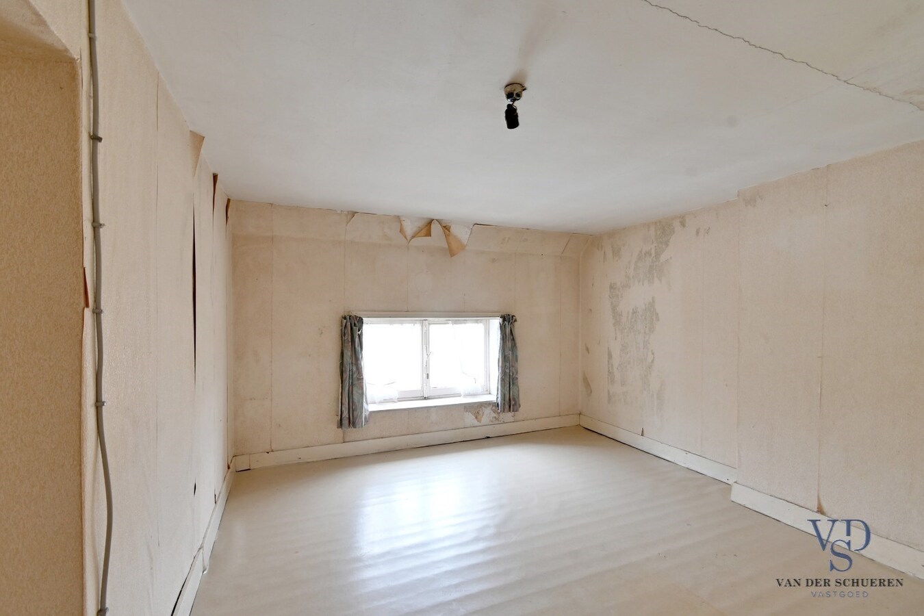 Woning met belendend perceel weiland 