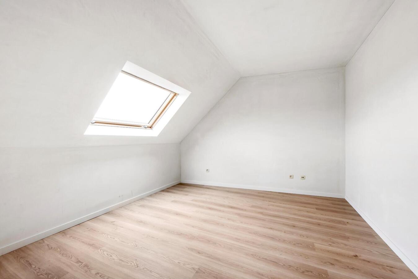 Ruime Halfopen nieuwbouwwoning met bureel 