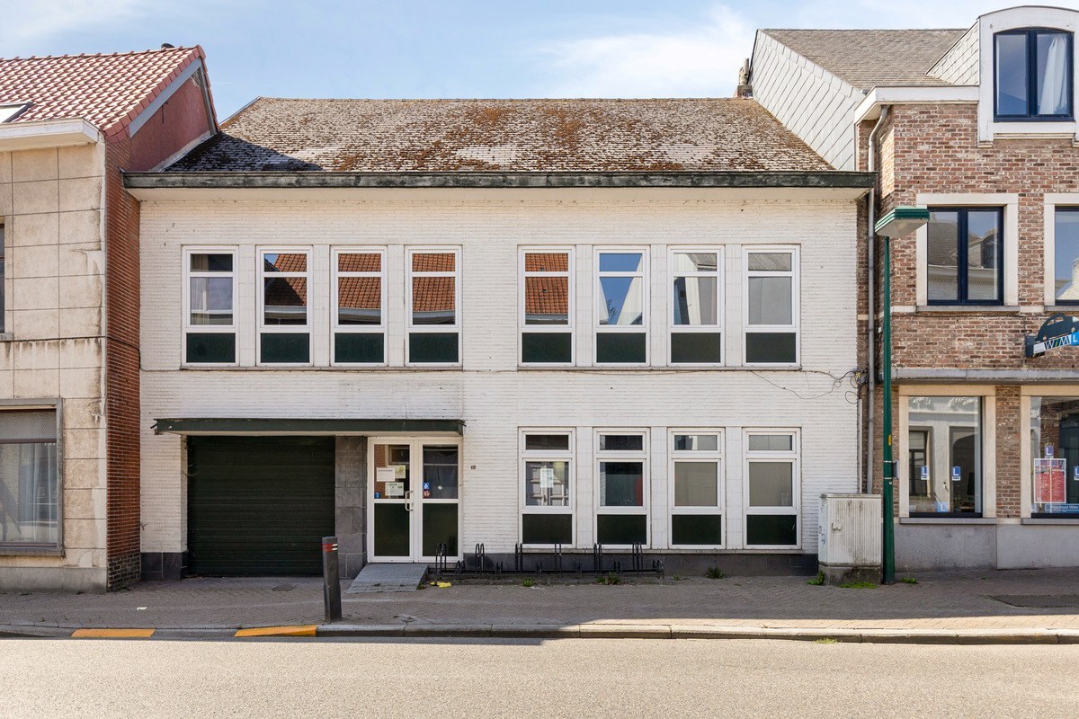 Multifunctioneel gebouw in het centrum van Merchtem. 