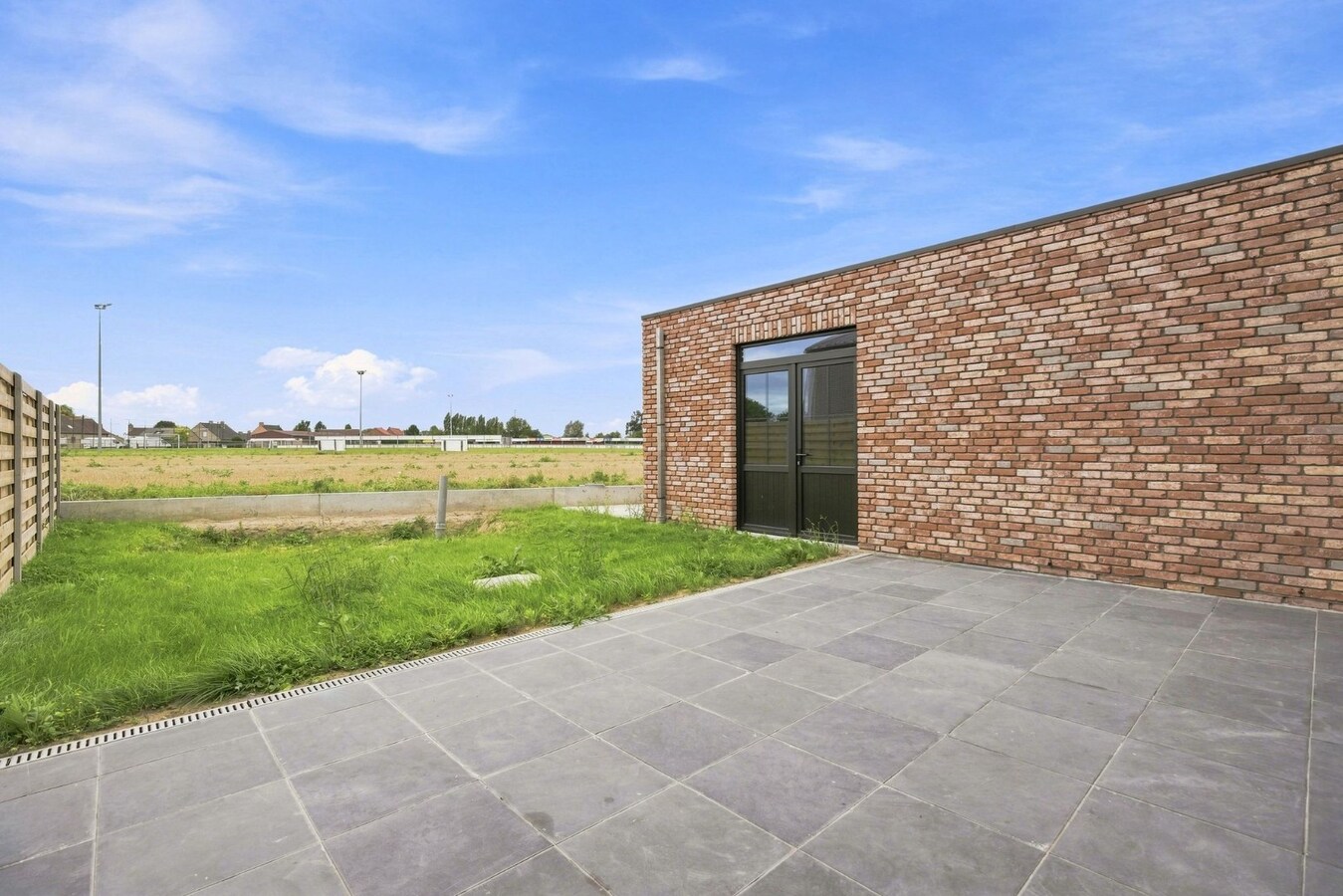 Ruime casco halfopen nieuwbouw met ruime garage in Merkem! 