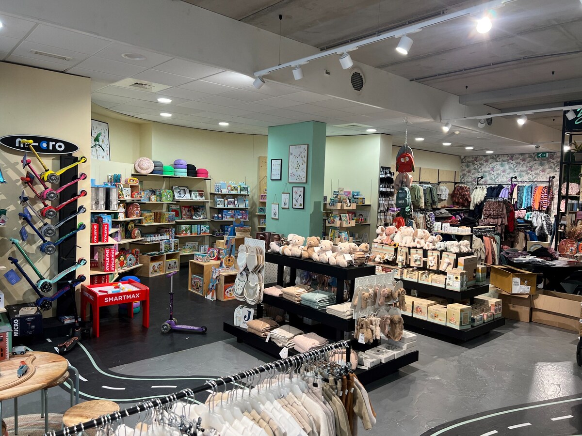 Verhuurde winkelruimte te koop in centrum Bladel. Ideaal als beleggingsobject! 