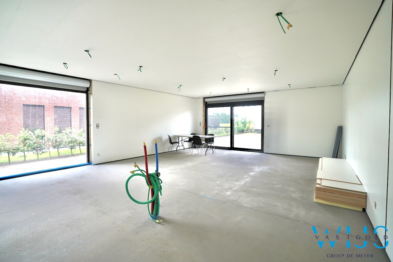Nieuwbouw met 5 slaapkamers op een prachtig perceel te EEKLO ! 