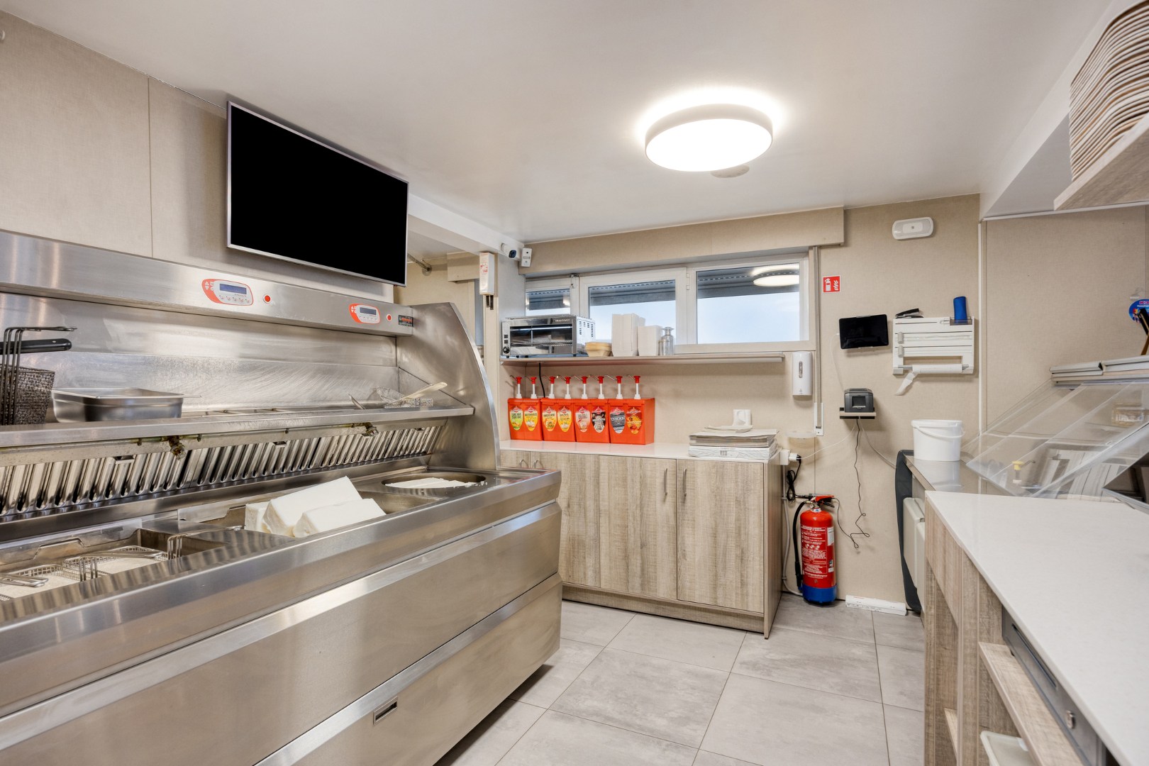 Opbrengsteigendom met handelspand en 3 appartementen te koop in Heverlee op een super ligging! 