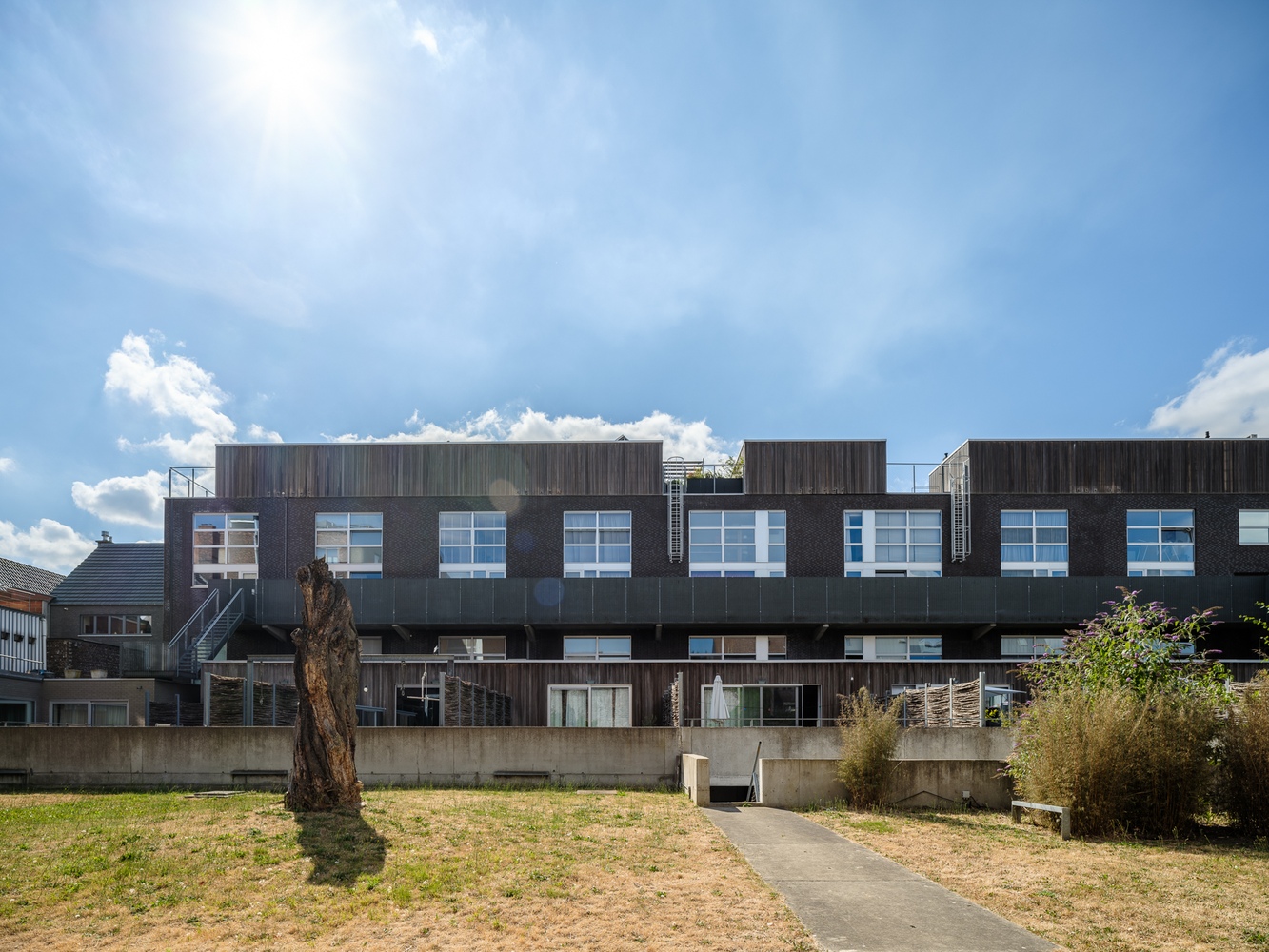 Exclusief wonen. Uitzonderlijk, luxueus en ruim (191m²) appartement met terras en fenomenaal zicht op water. 