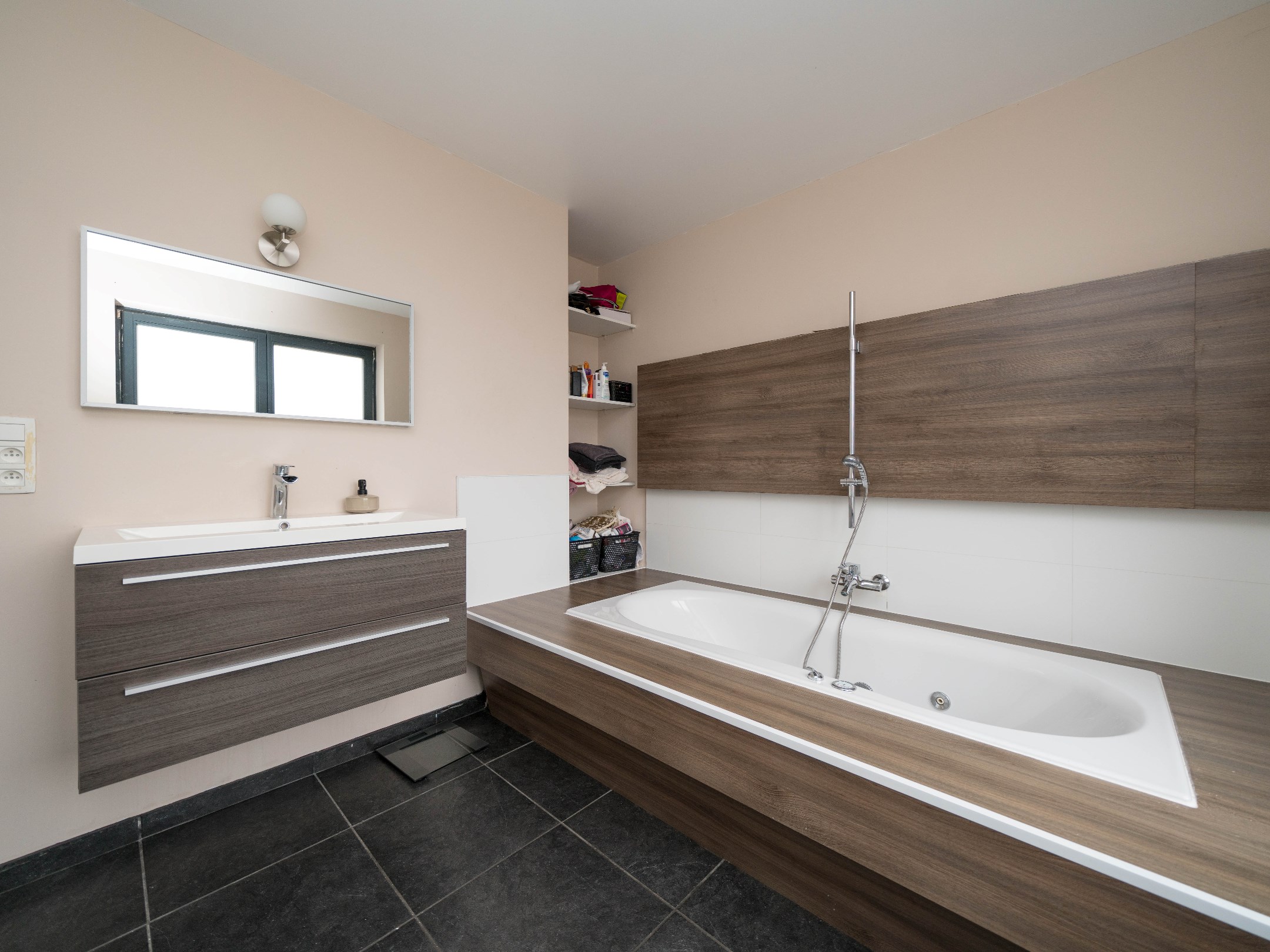 Gerenoveerde woning met grote tuin 