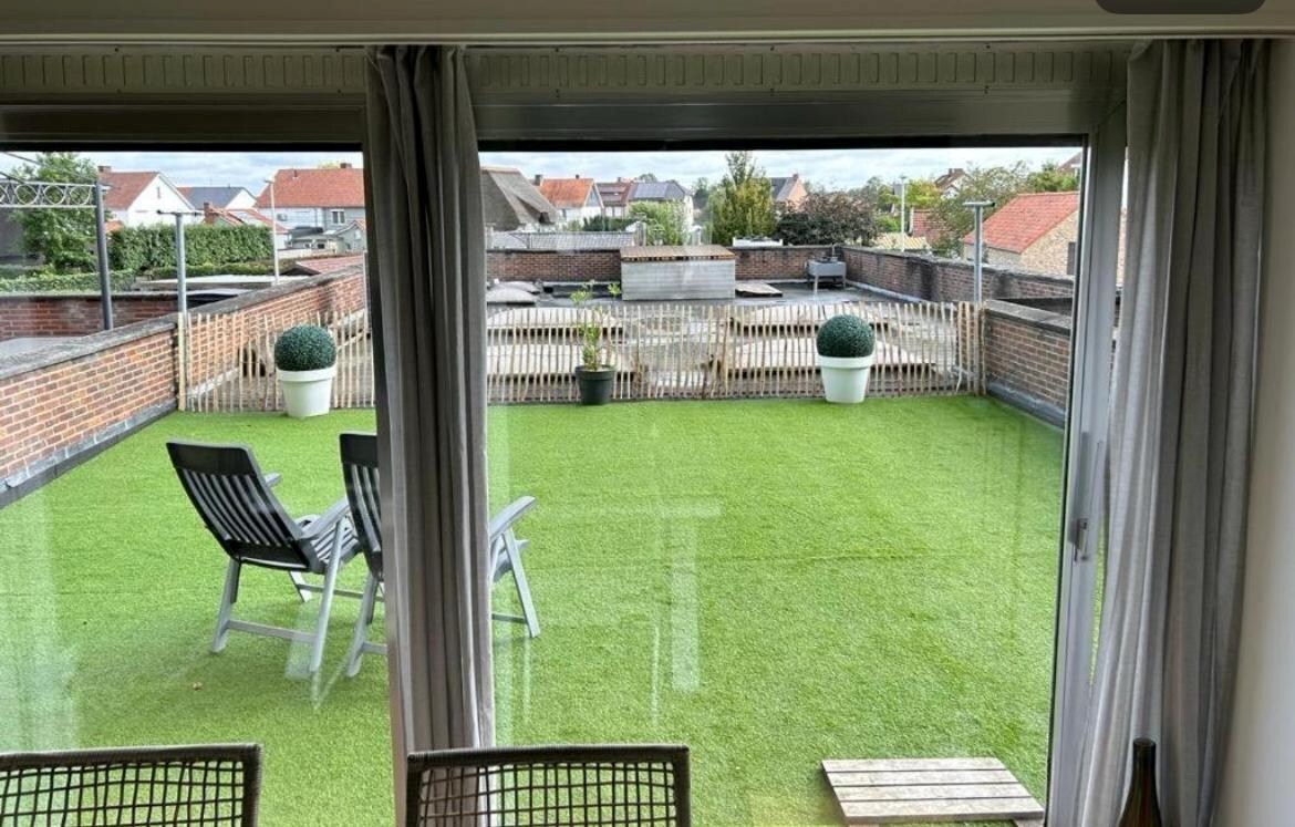 Modern en comfortabel gerenoveerd appartement op de eerste verdieping in het centrum van Neeroeteren 