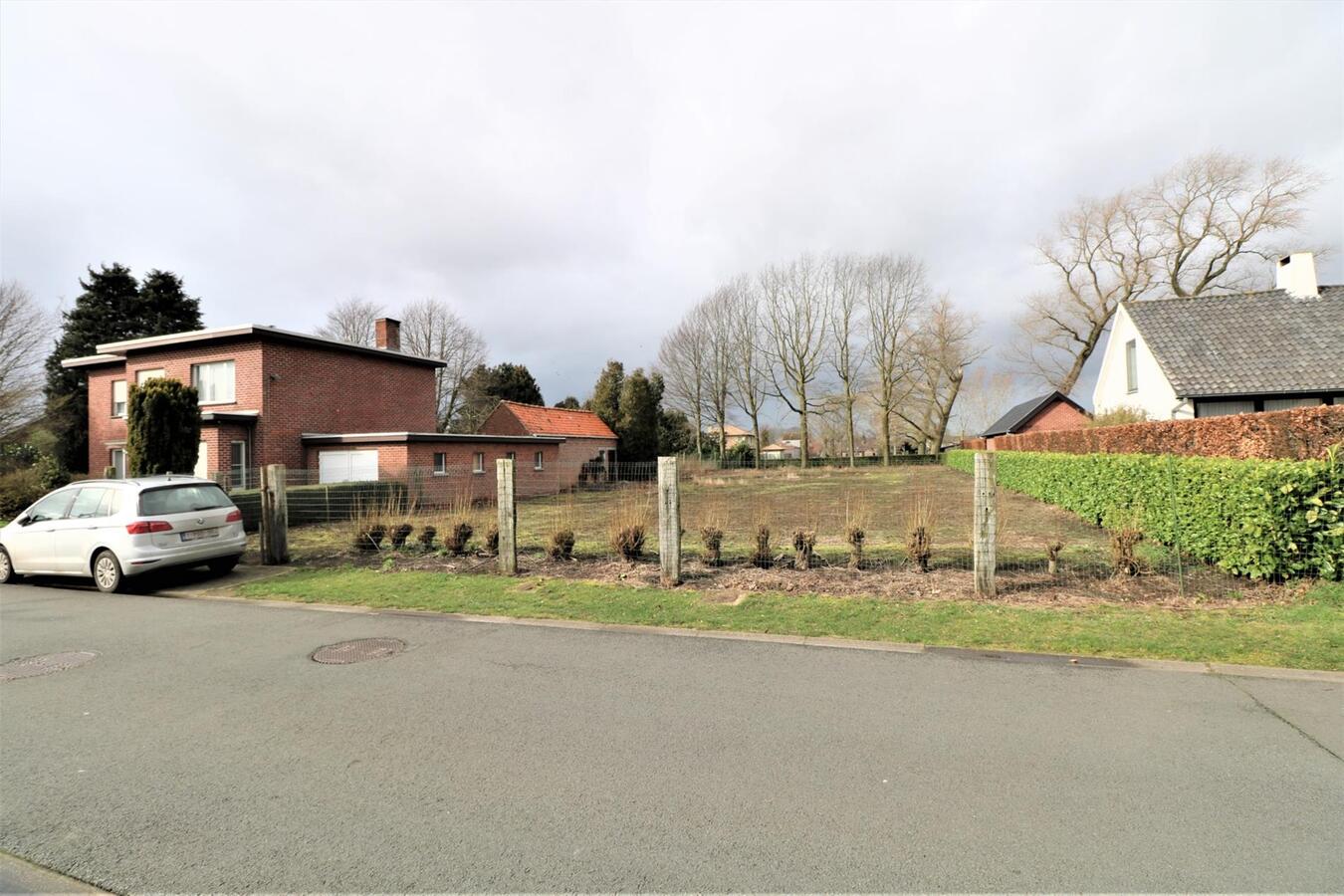 Rustige gelegen open bebouwing met bouwgrond op 2909 m² te Koekelare 