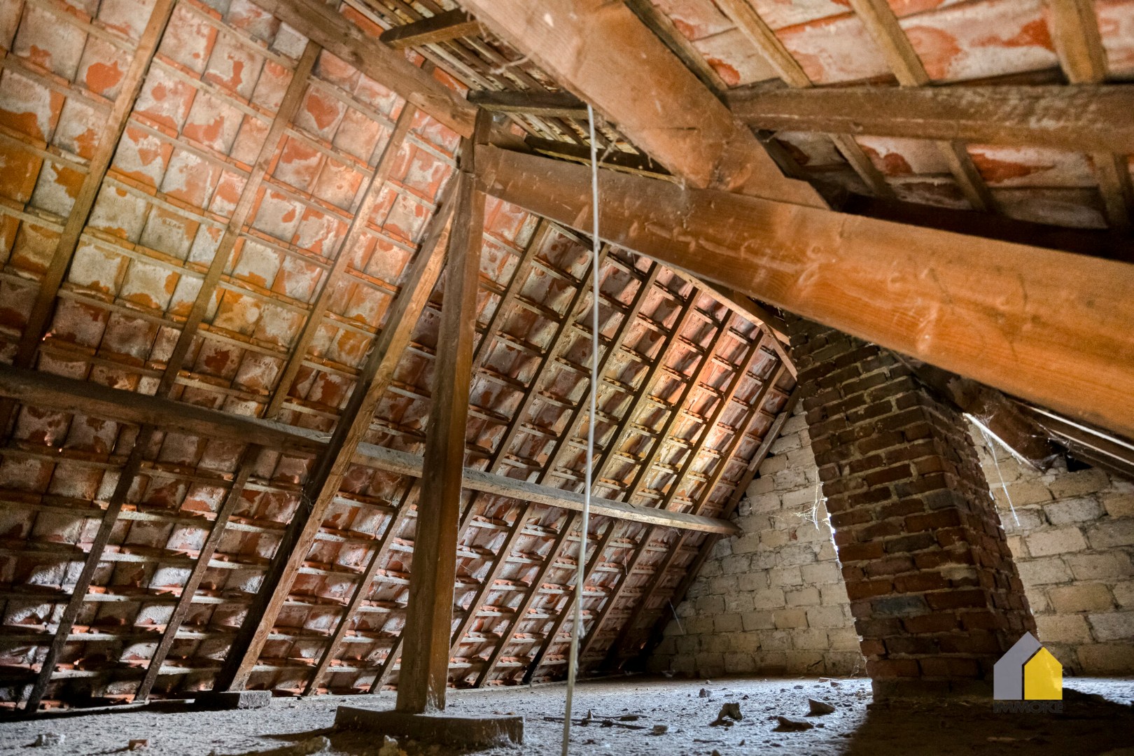 Te renoveren woning met 3 slpks op een perceel van 6 a 44 ca. 