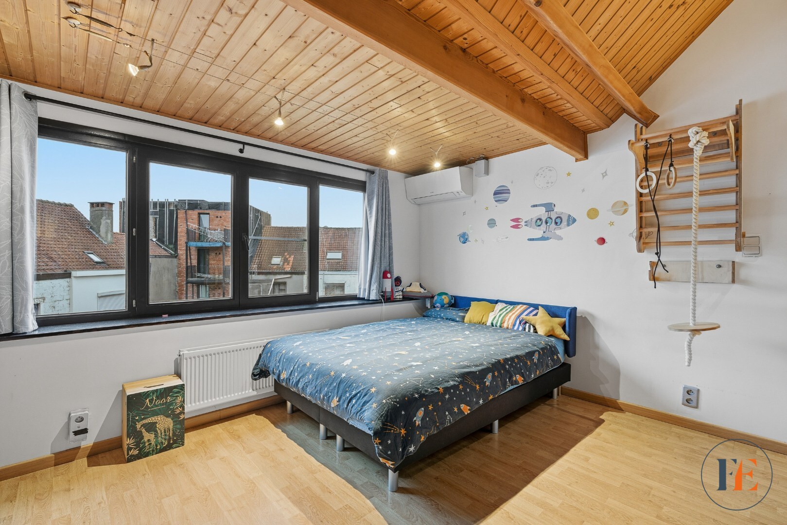 Gezellige eengezinswoning met buitenruimte met INSTELPRIJS 