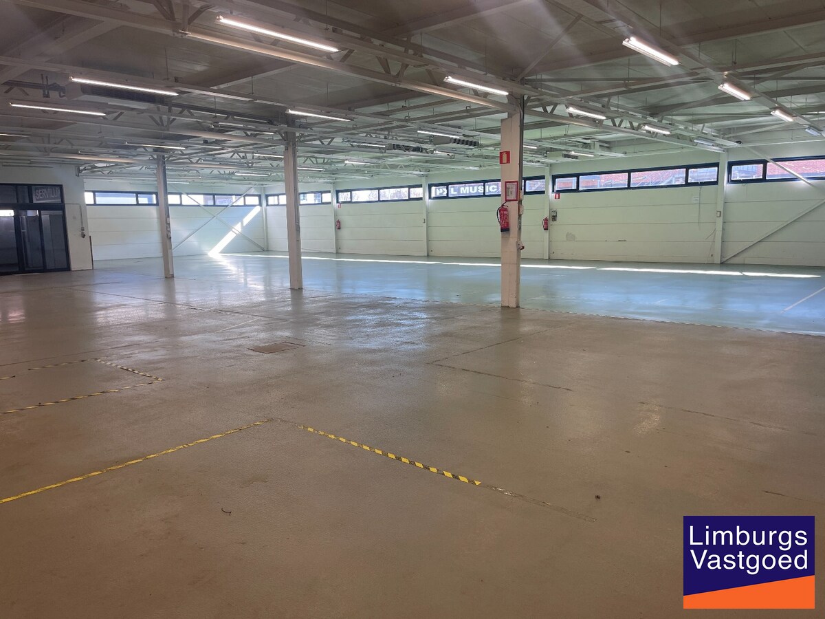 Industriële multifunctionele bedrijfsruimte van 1500m² in Hasselt met 2080 m² perceeloppervlakte en 50.00 parkeerplaatsen 