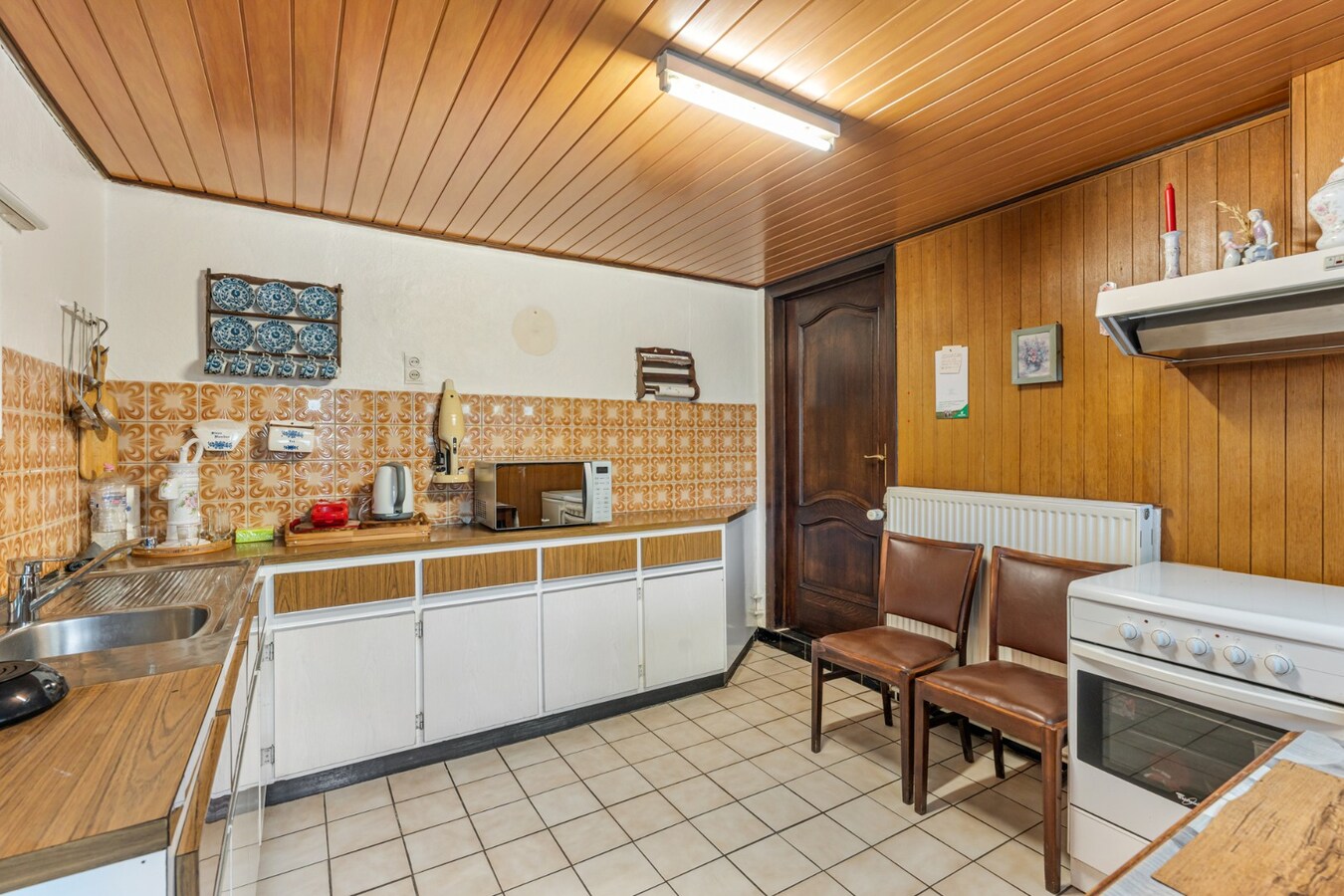 Halfvrijstaande gezinswoning met veel mogelijkheden op een perceel van 8are! 