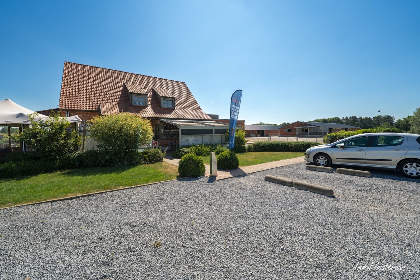 Unieke eigendom met paardenaccommodatie op 33.647 m² in Menen 