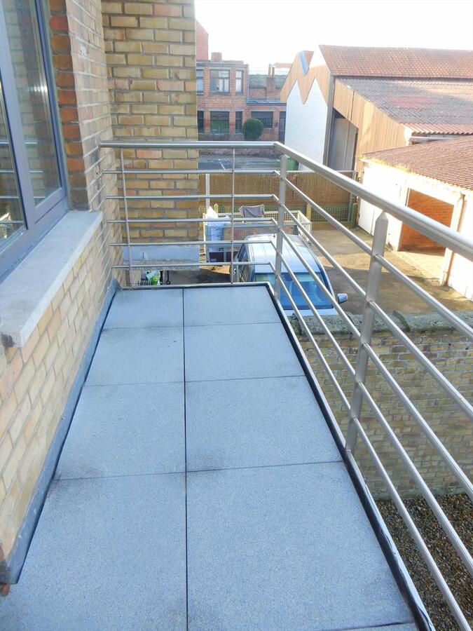 Vernieuwd appartement met 2 slaapkamers 