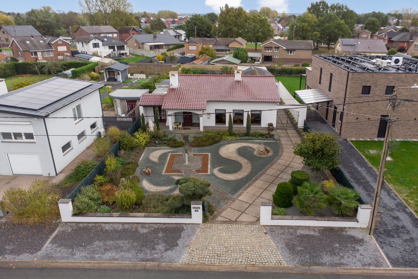 Vrijstaand landhuis voor gelijkvloers wonen. 2 slaapkamers. Tuin, berging, garage. 