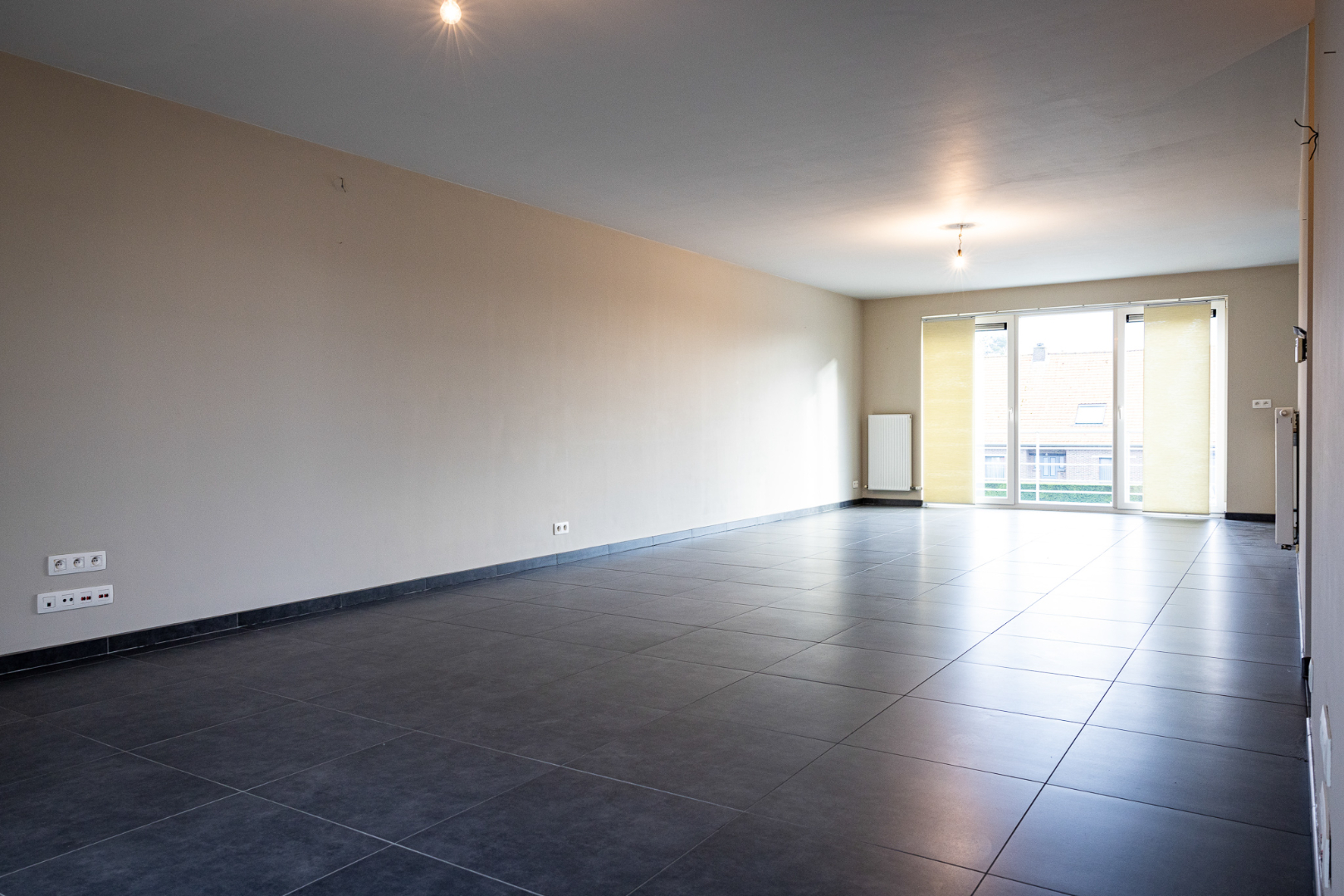 Energiezuinig ruim duplex app. met 3 slpks, terras en 2 autostandplaatsen te Maldegem 