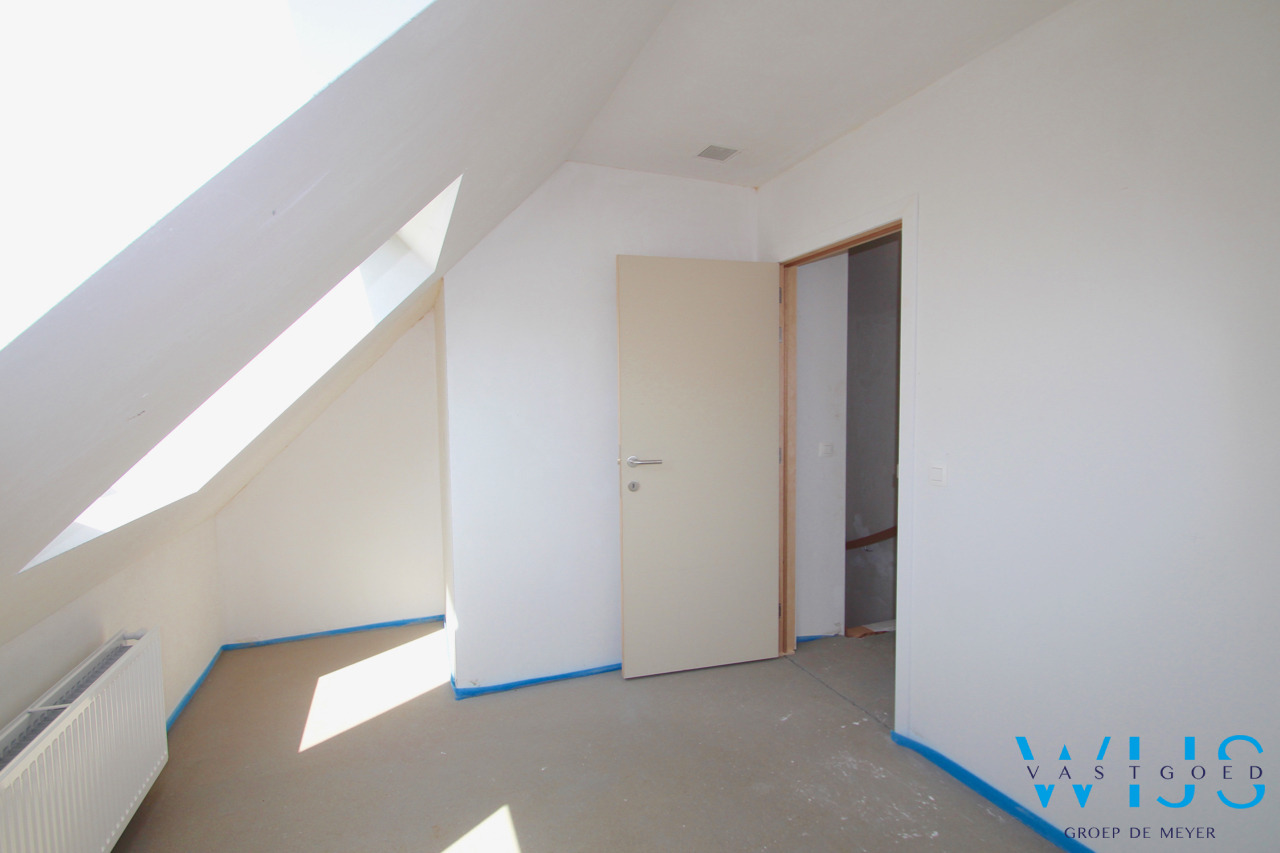 Compleet van A tot Z vernieuwd woonhuis te KLUIZEN /WIPPELGEM 