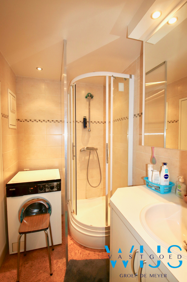 Instapklaar 2 slaapkamerappartement met terras te Wondelgem ! 