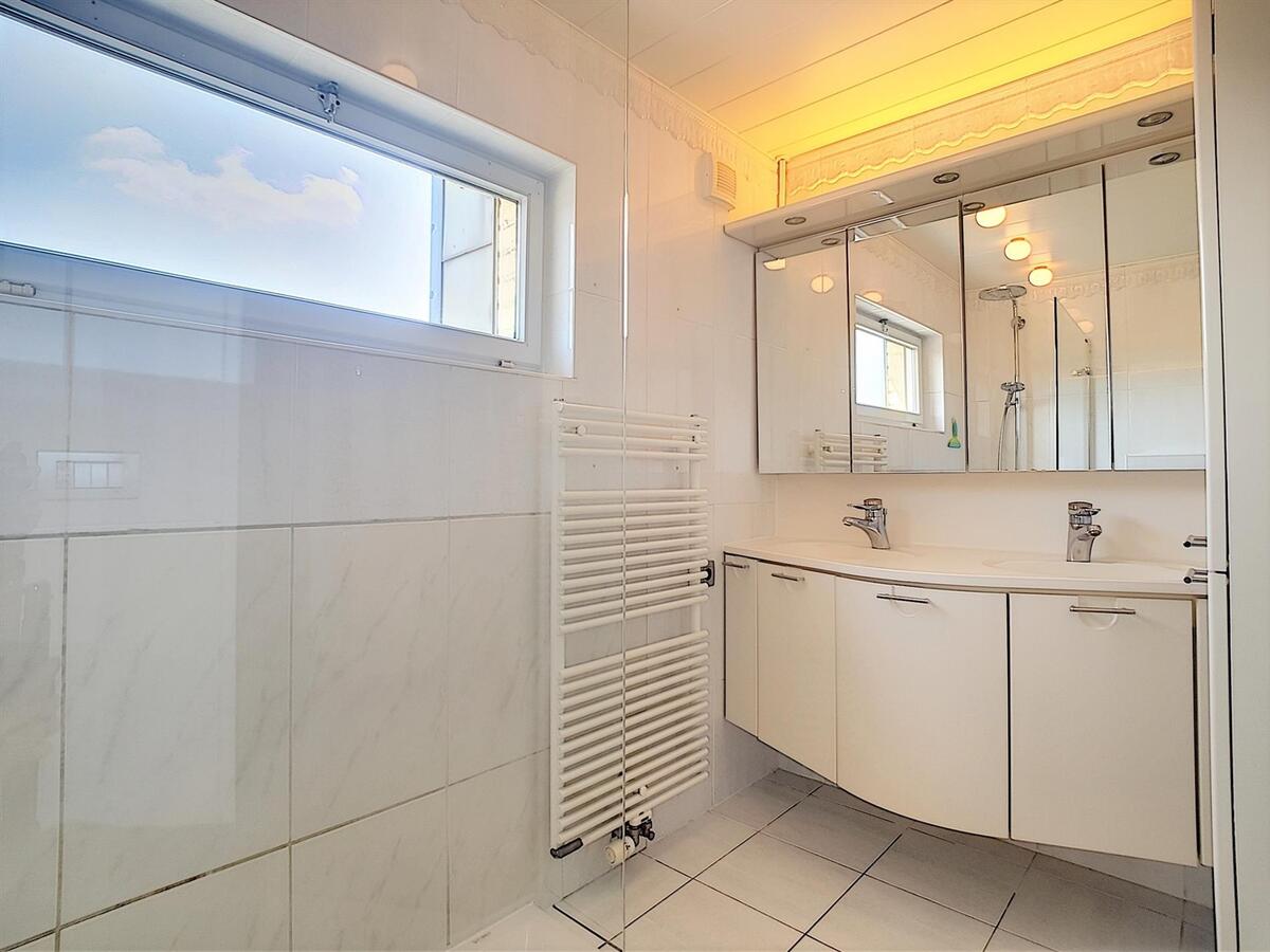 Mooie bel-étage met zeer ruime garage en knap aangelegde tuin - Zeebrugge 