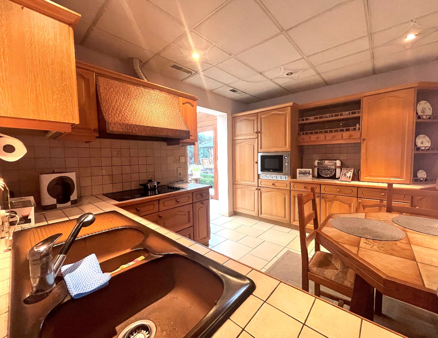 Woning met ruim magazijn op 2266 m² 