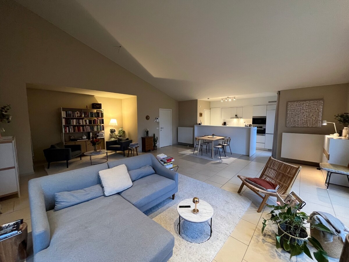 Bijzonder ruim 2-slpk-luxeappartement in centrum De Pinte 