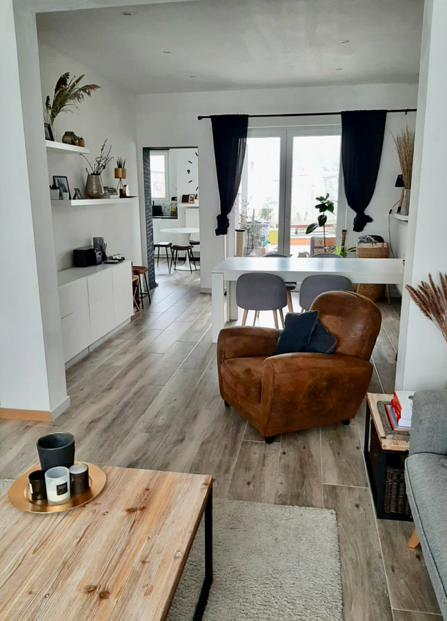 KNAP GERENOVEERDE RUIME WONING MET STADSTUIN 