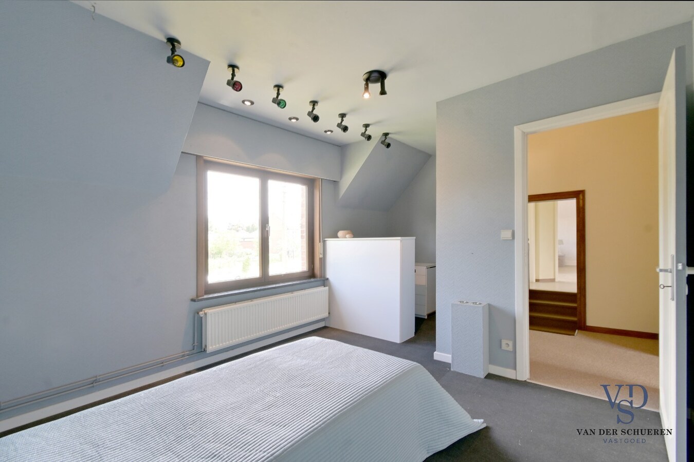 Ruim landhuis met tal van mogelijkheden. 