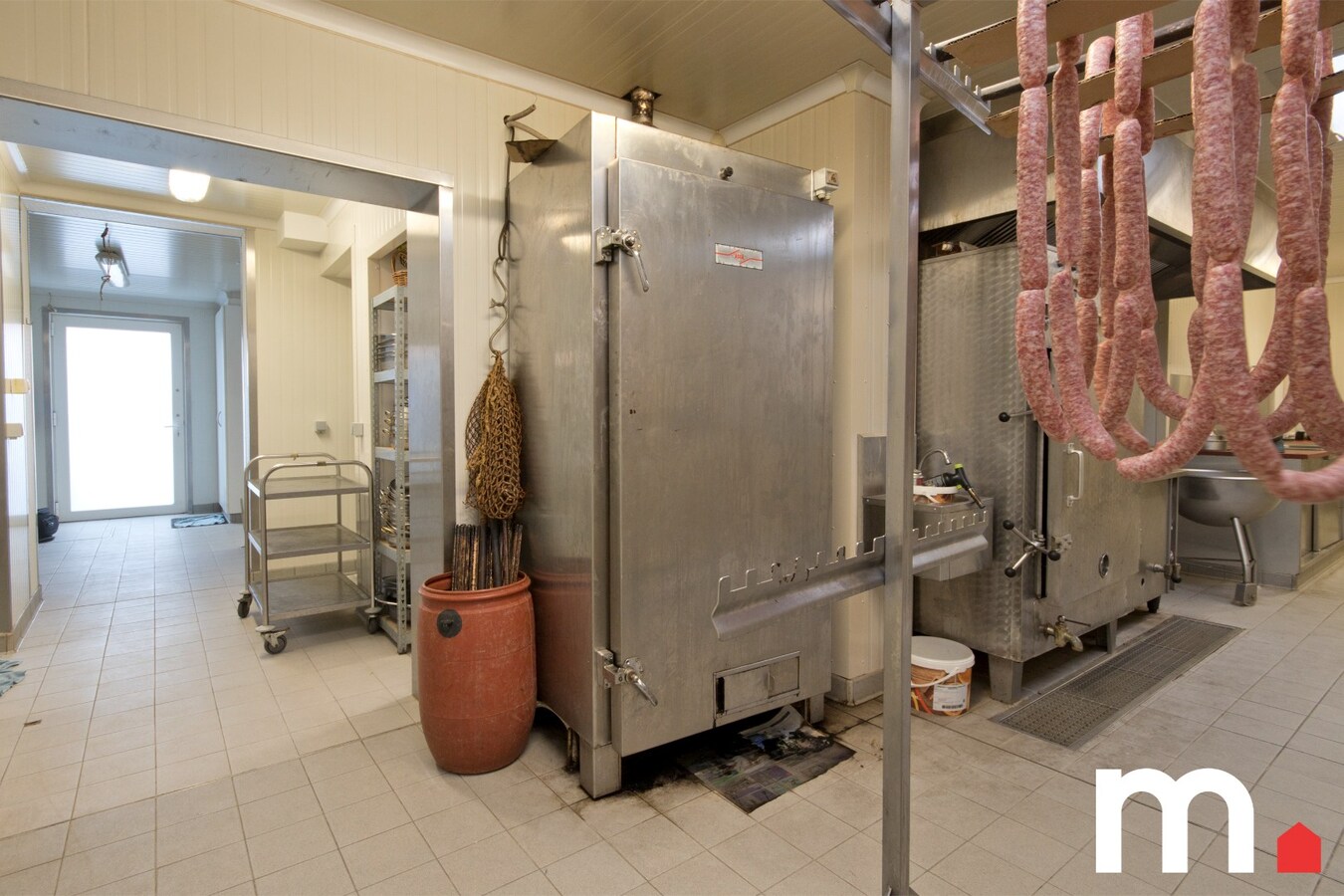 Handelspand - recent ingerichte beenhouwerij  te koop ! 