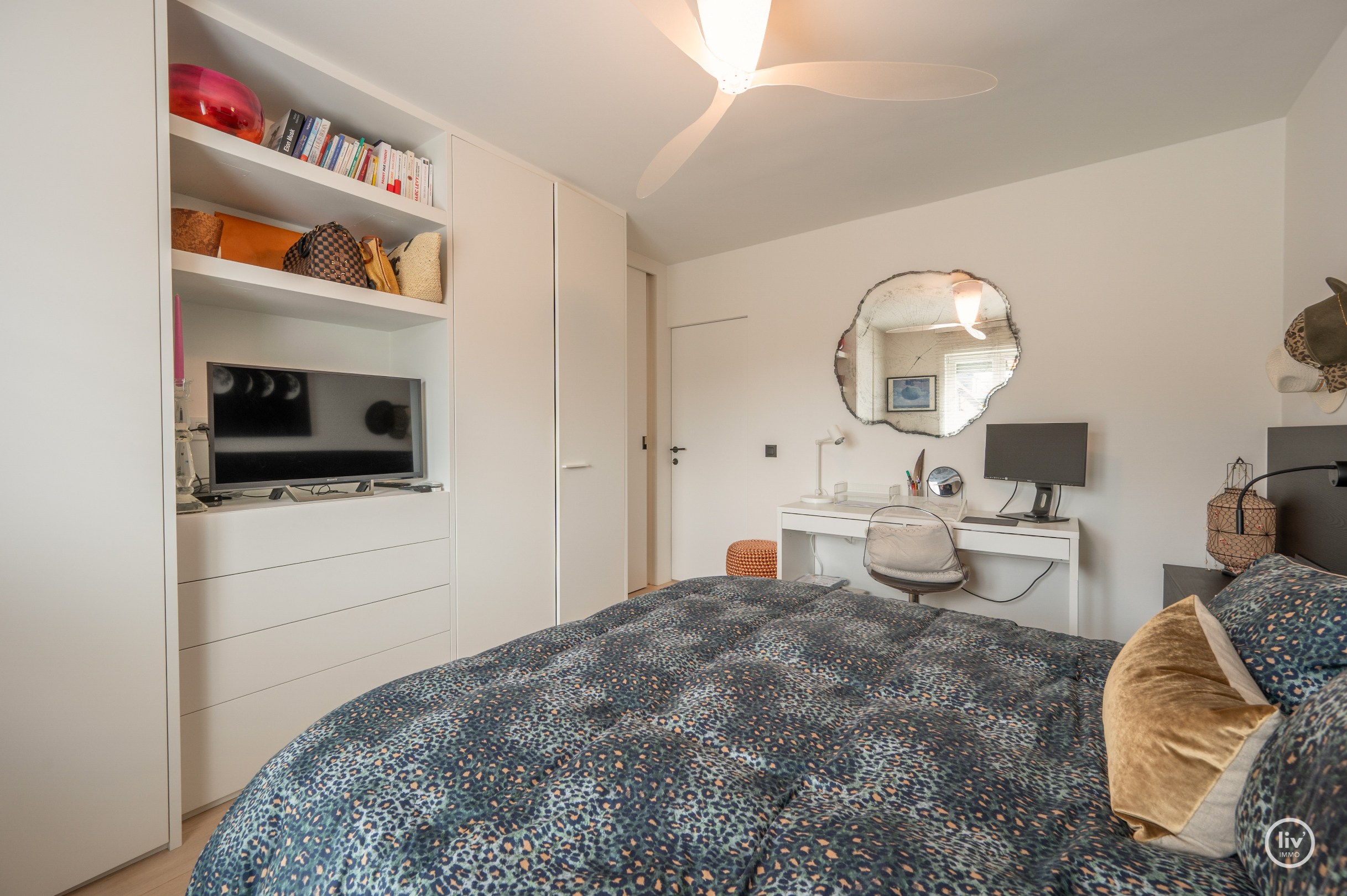 Prachtig, gerenoveerd penthouse op een topligging in de Blancgarinstraat te Knokke. 