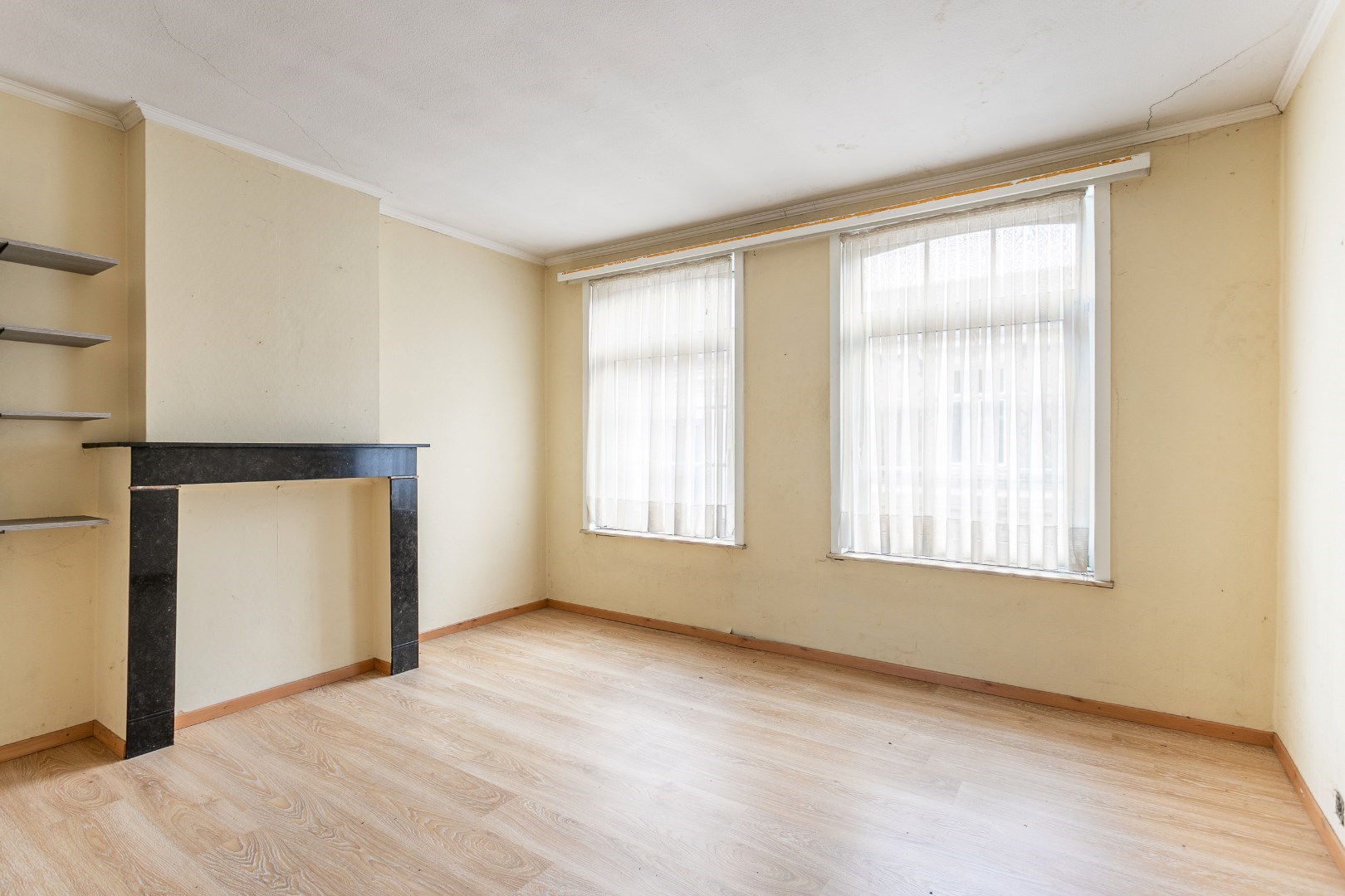 Handelshuis én appartement centrum Halle 