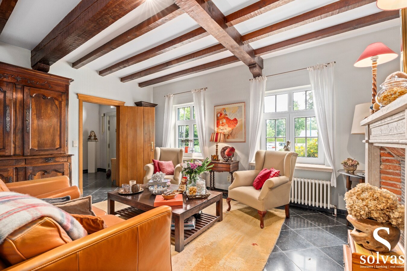 Instapklare, hoogwaardig afgewerkte woning op 1.214 m² met 4 slaapkamers en dubbele garage 