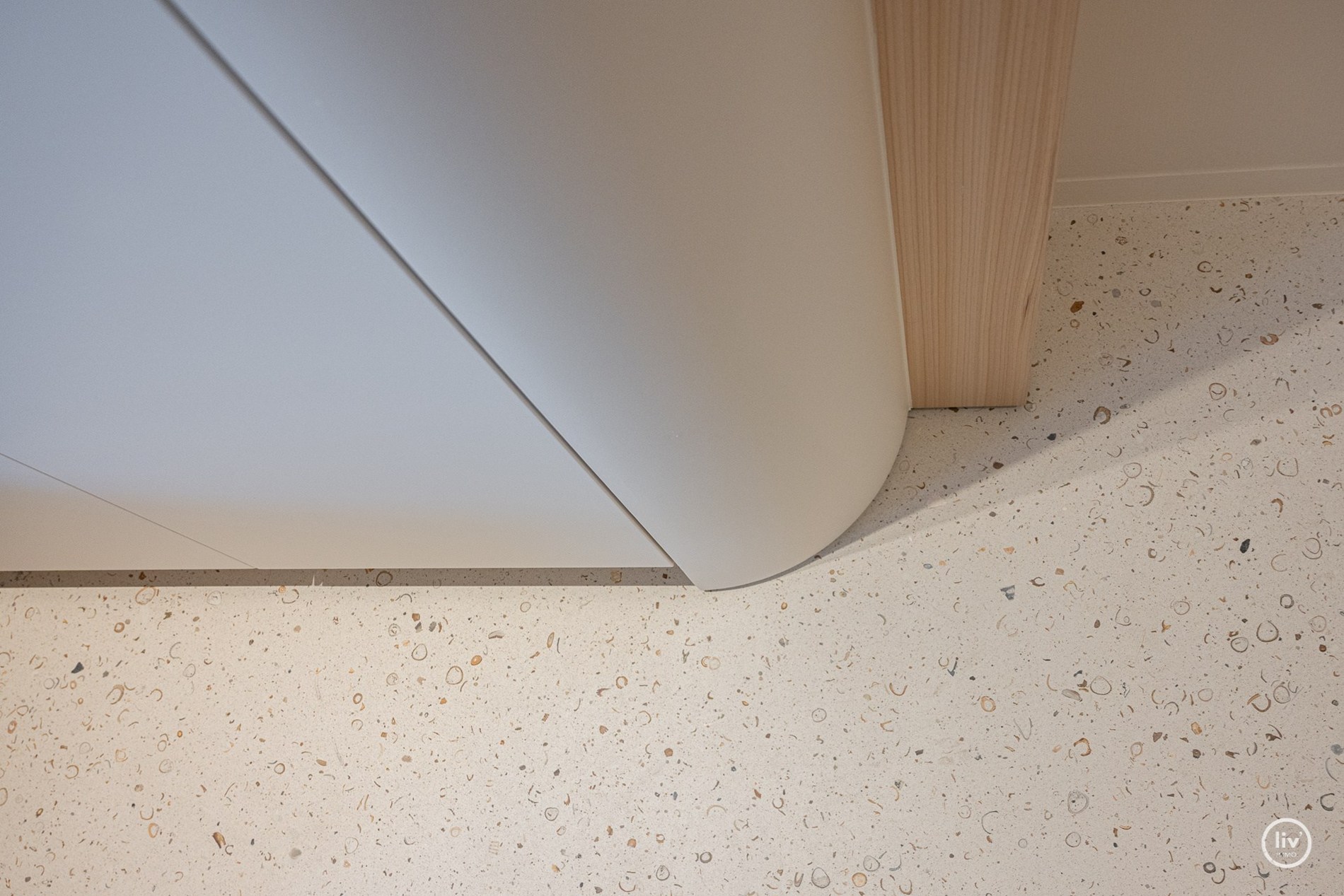 Luxueus gerenoveerd appartement met frontaal zeezicht gelegen tussen het Albertplein en de wandeldijk. 