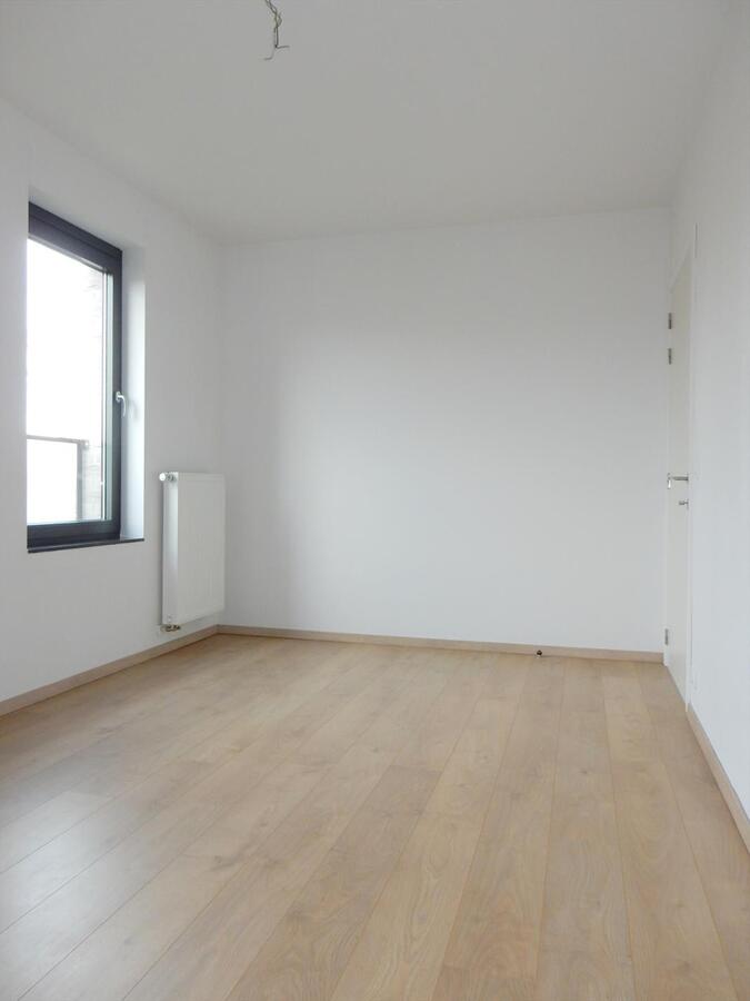 Lichtrijk appartement met terras 