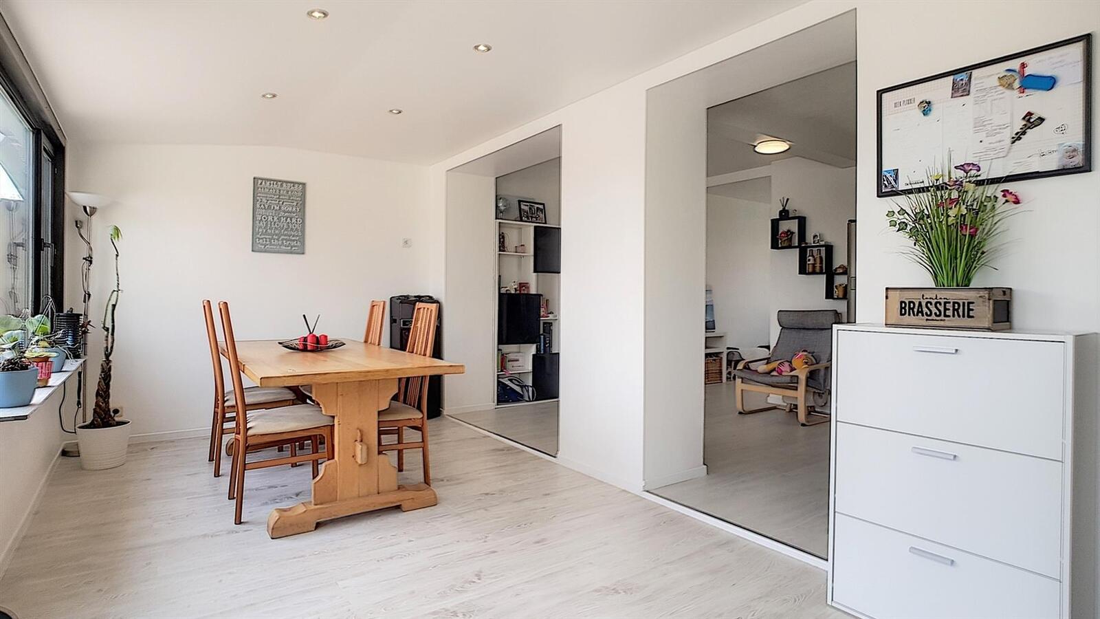 Gezinswoning met drie slaapkamers, terras en uitweg achteraan - Zwankendamme 