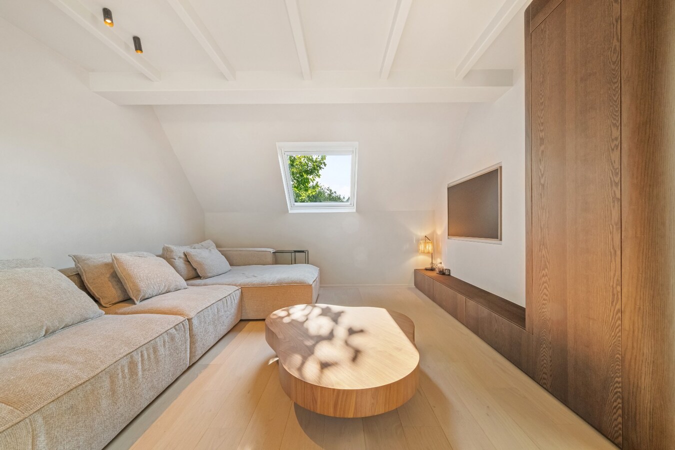 Exclusief gerenoveerde villa in een rustige doodlopende straat nabij het centrum van Knokke 
