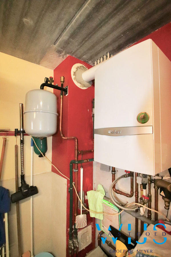 Instapklaar woonhuis met 4 slaapkamers op 936m² te Zelzate! 