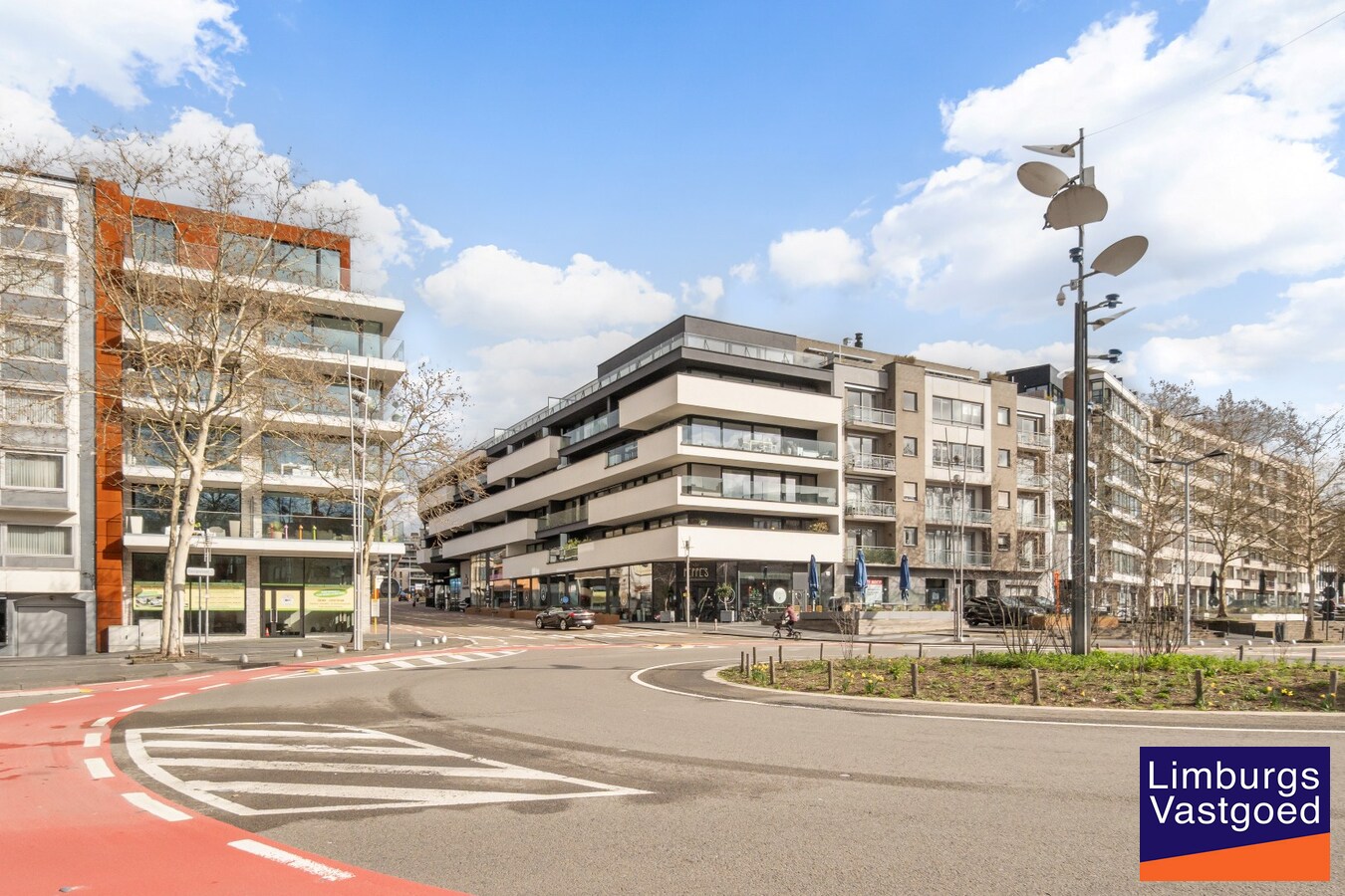 Exclusief penthouse met ruim terras, 2 slpk, dubbele autostaanplaats, centrum Genk 